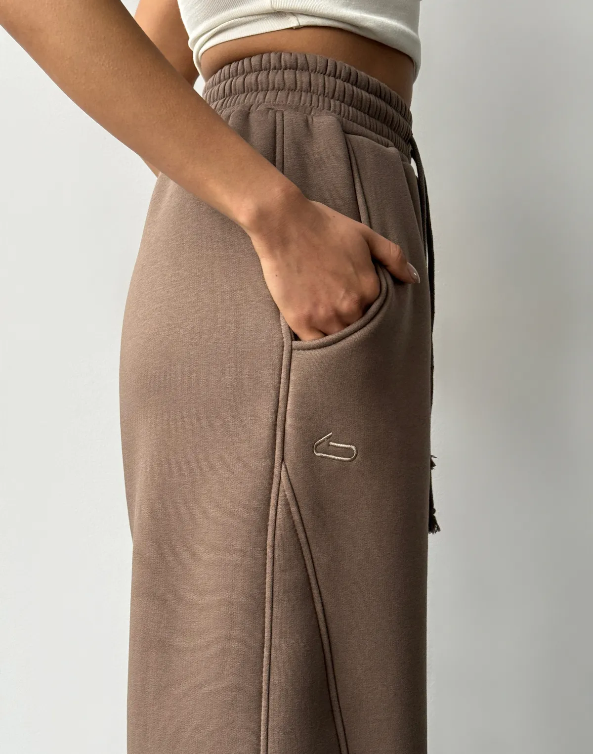 Штани з начосом вільного прямого крою, коричневі - Фото 5