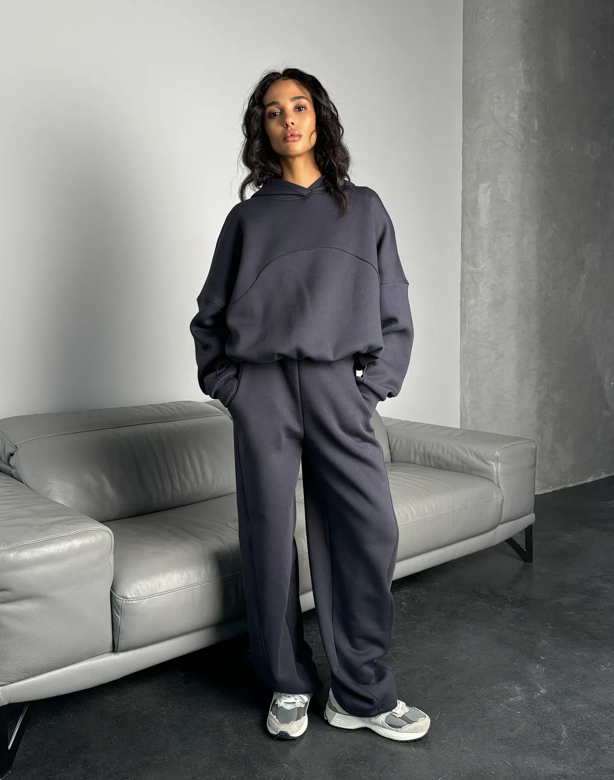 Штани з начосом вільного прямого крою, темний графіт - Фото 5