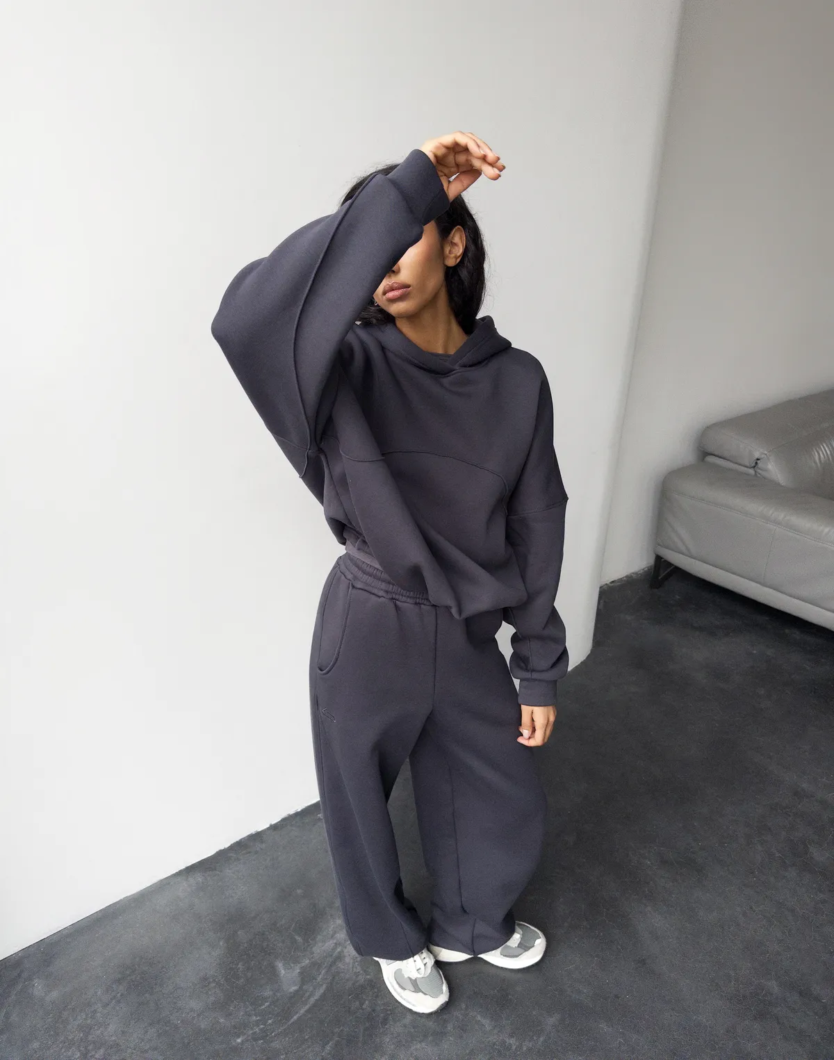 Худі оверсайз з декоративним швом, темний графіт - Фото 5