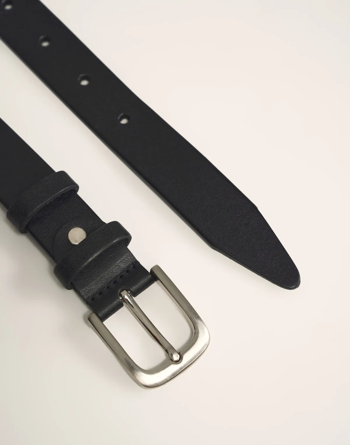 Шкіряний ремінь з овальною пряжкою, чорний - Фото 2