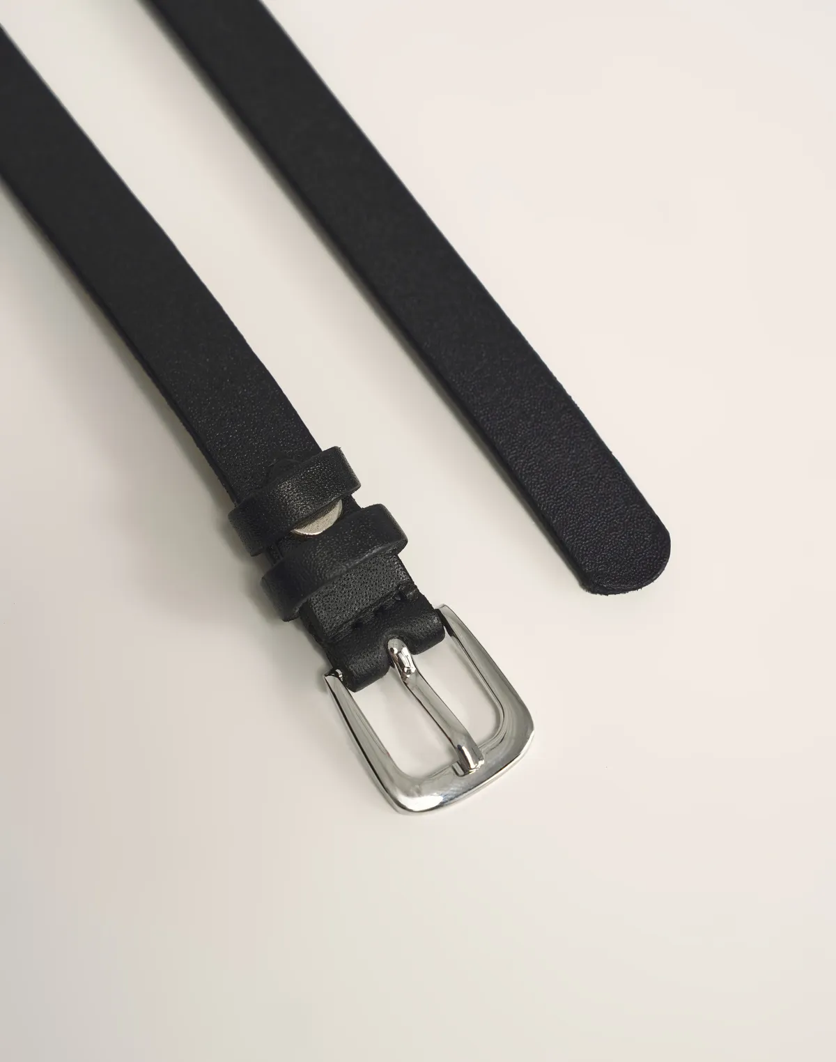 Тонкий ремінь з натуральної гладкої шкіри, чорний - Фото 2