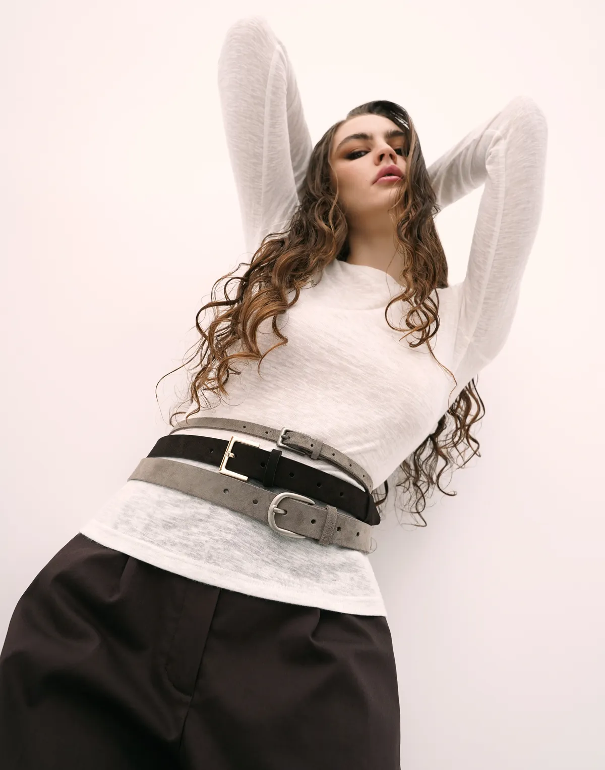 Замшевий ремінь з овальною пряжкою, бежевий - Фото 3