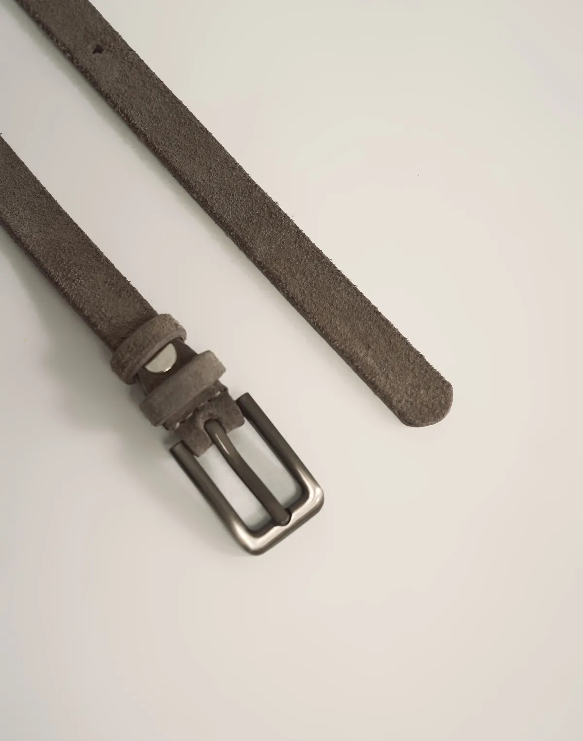 Тонкий ремінь з натуральної замши, бежевий - Фото 2