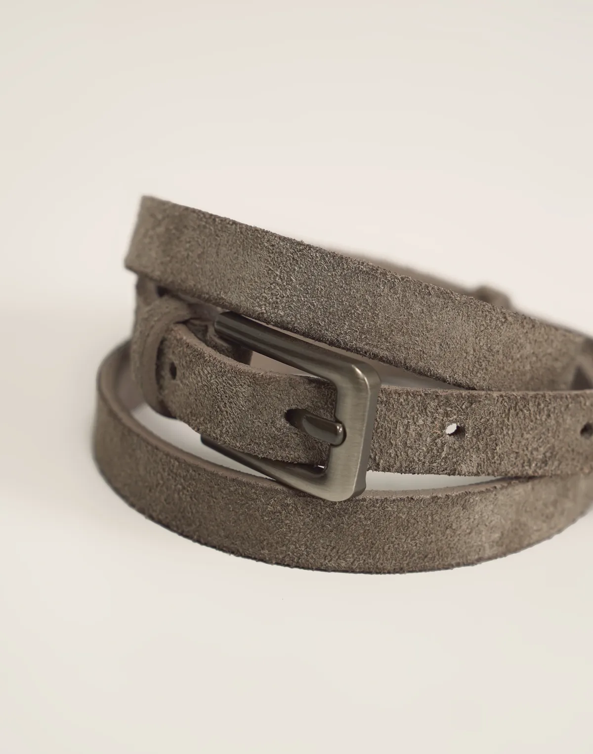 Тонкий ремінь з натуральної замши, бежевий - Фото 1