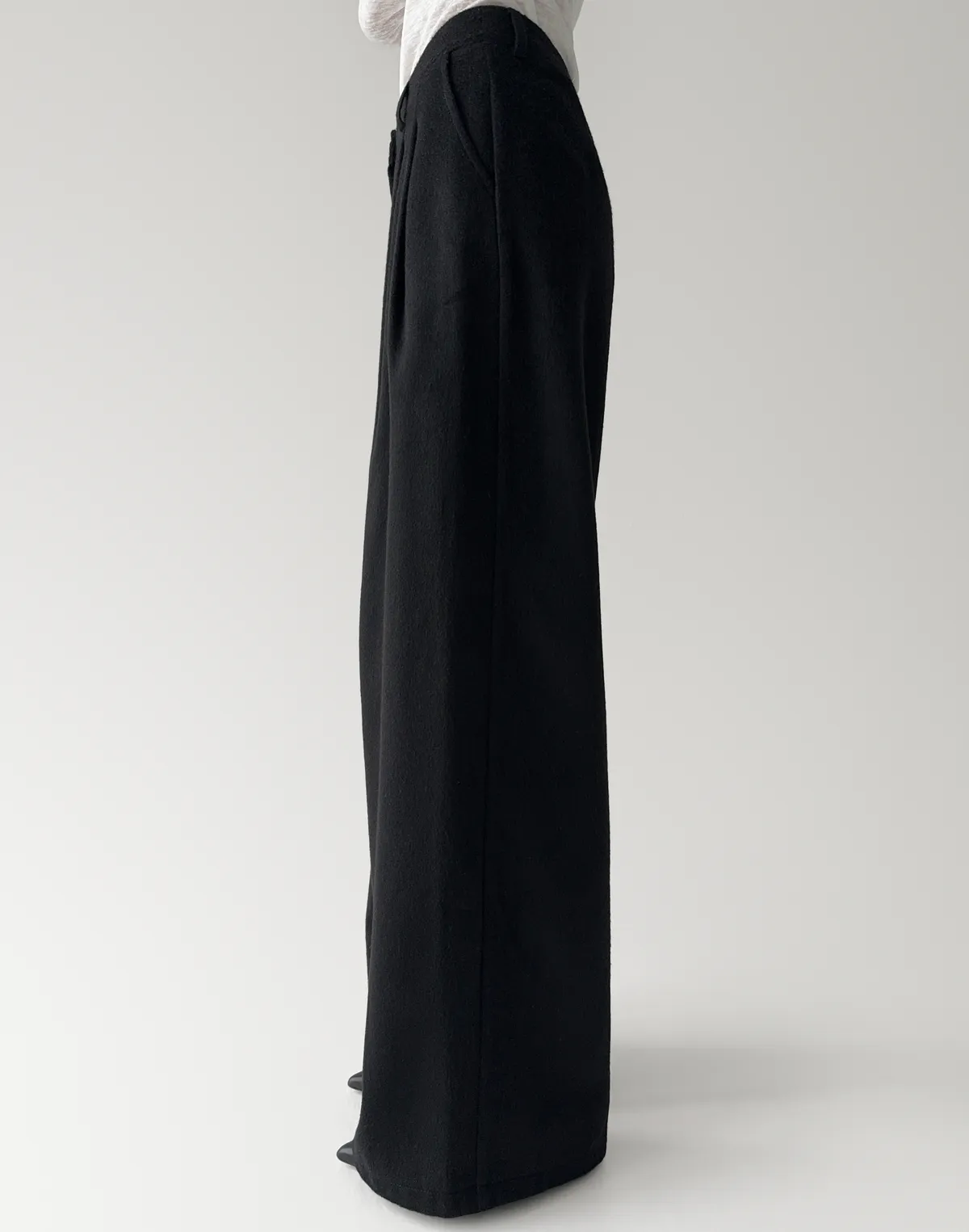 Zimowe spodnie oversize z 40% wełny, czarny - Фото 5