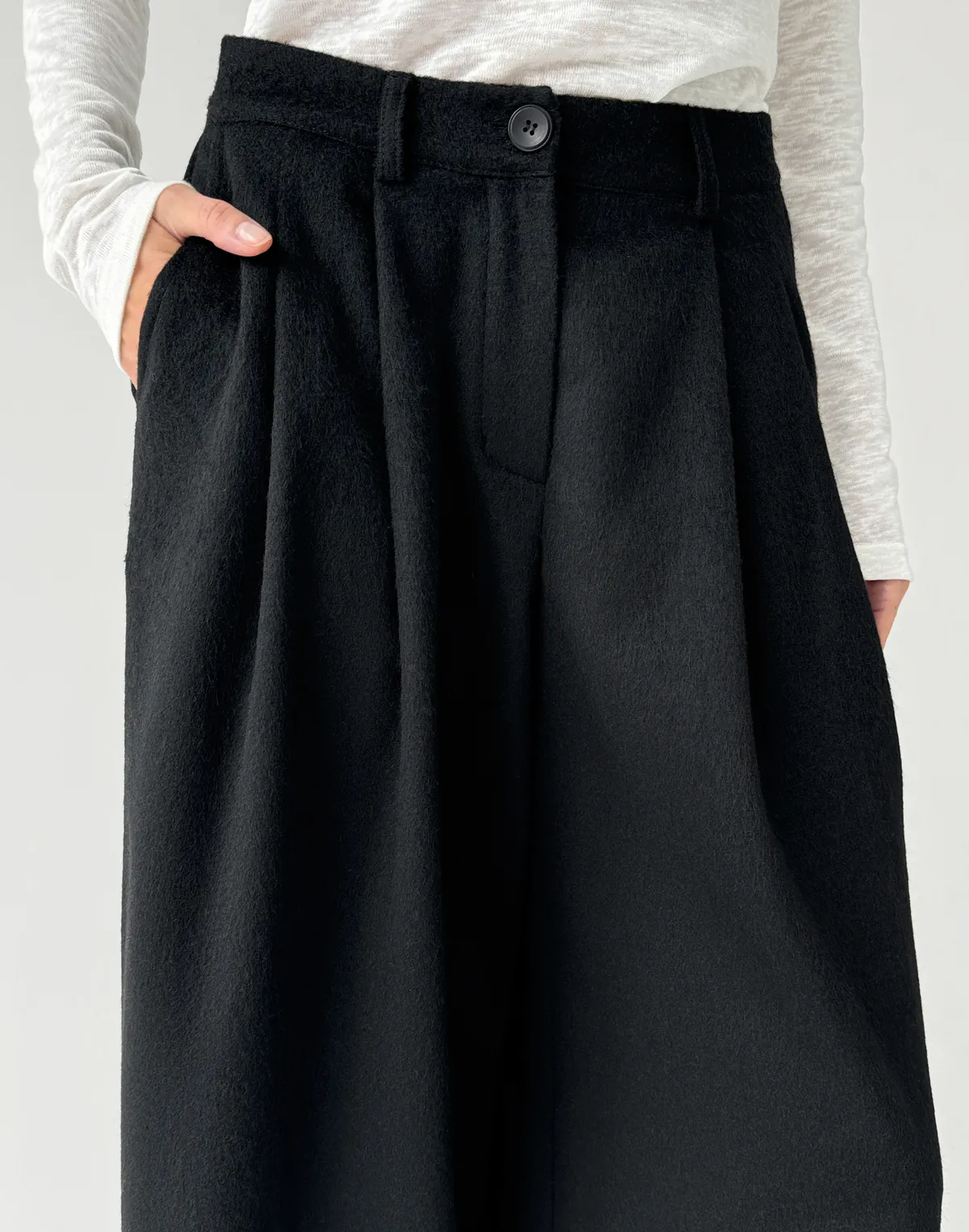 Zimowe spodnie oversize z 40% wełny, czarny - Фото 4