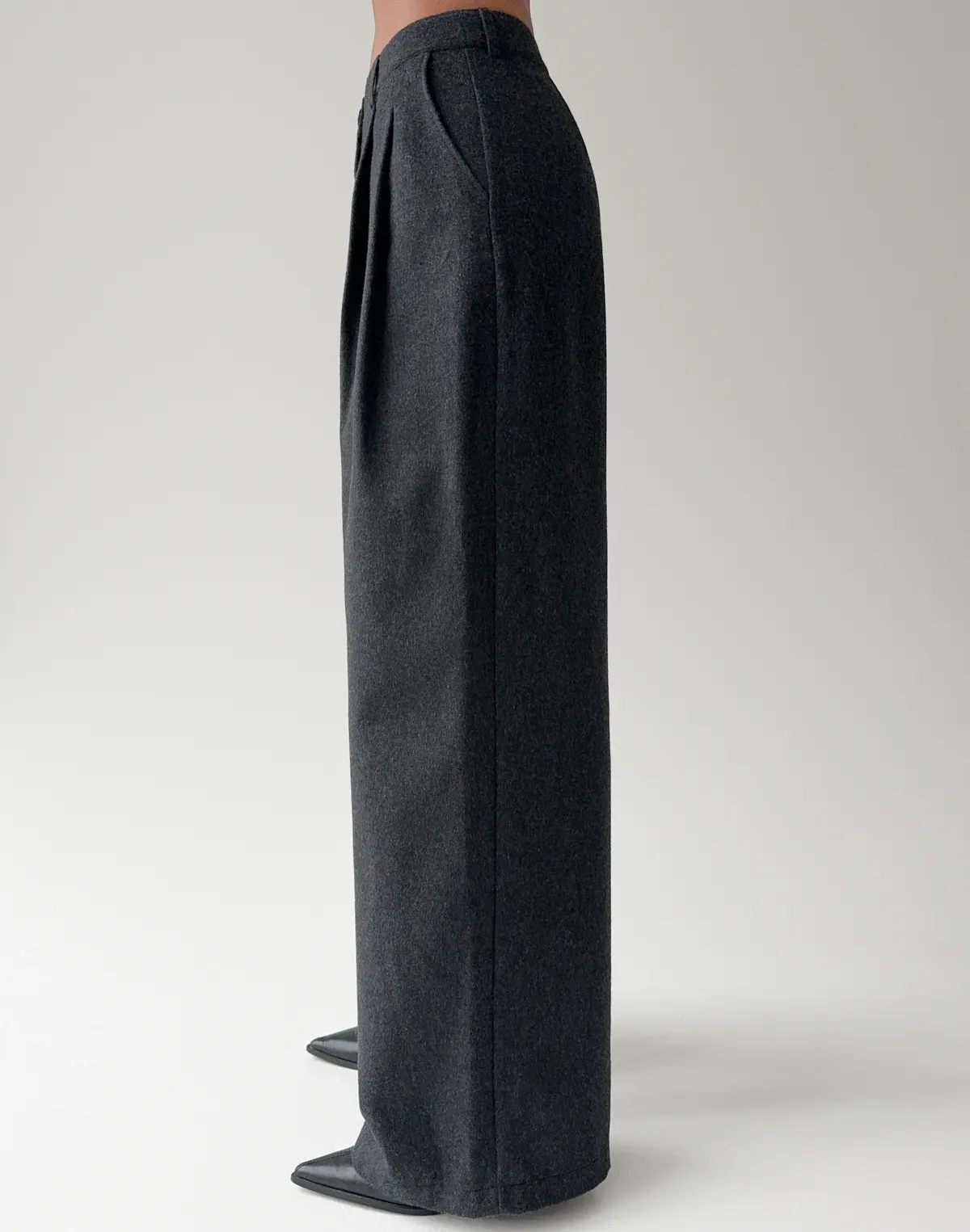 Zimowe spodnie oversize z 40% wełny, grafitowe - Фото 5