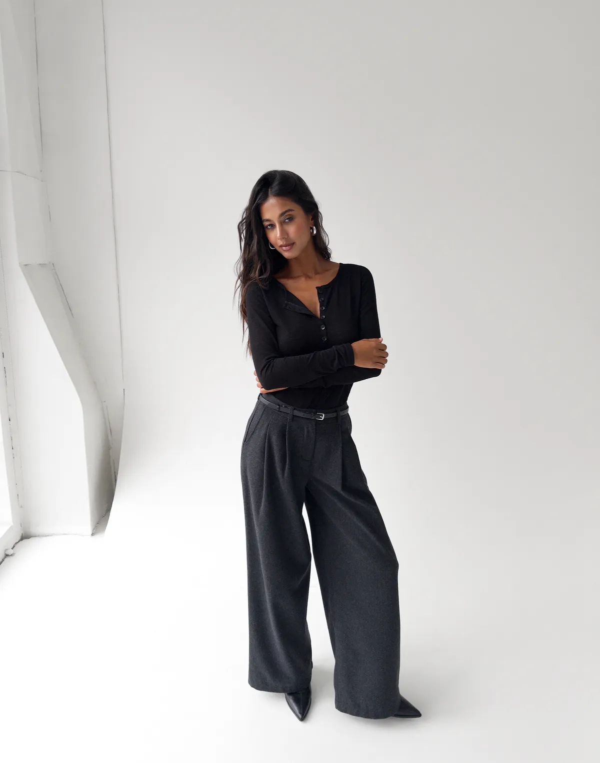 Zimowe spodnie oversize z 40% wełny, grafitowe - Фото 8