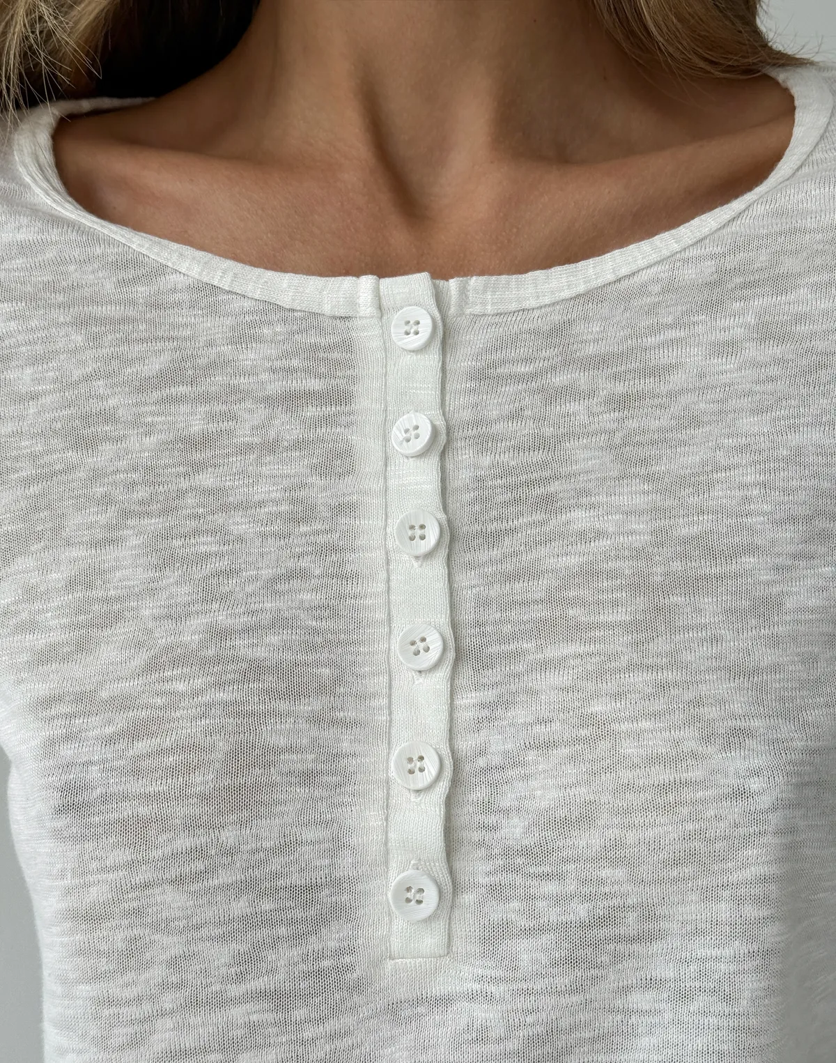 Напівпрозорий лонг на ґудзиках, молочний - Фото 6