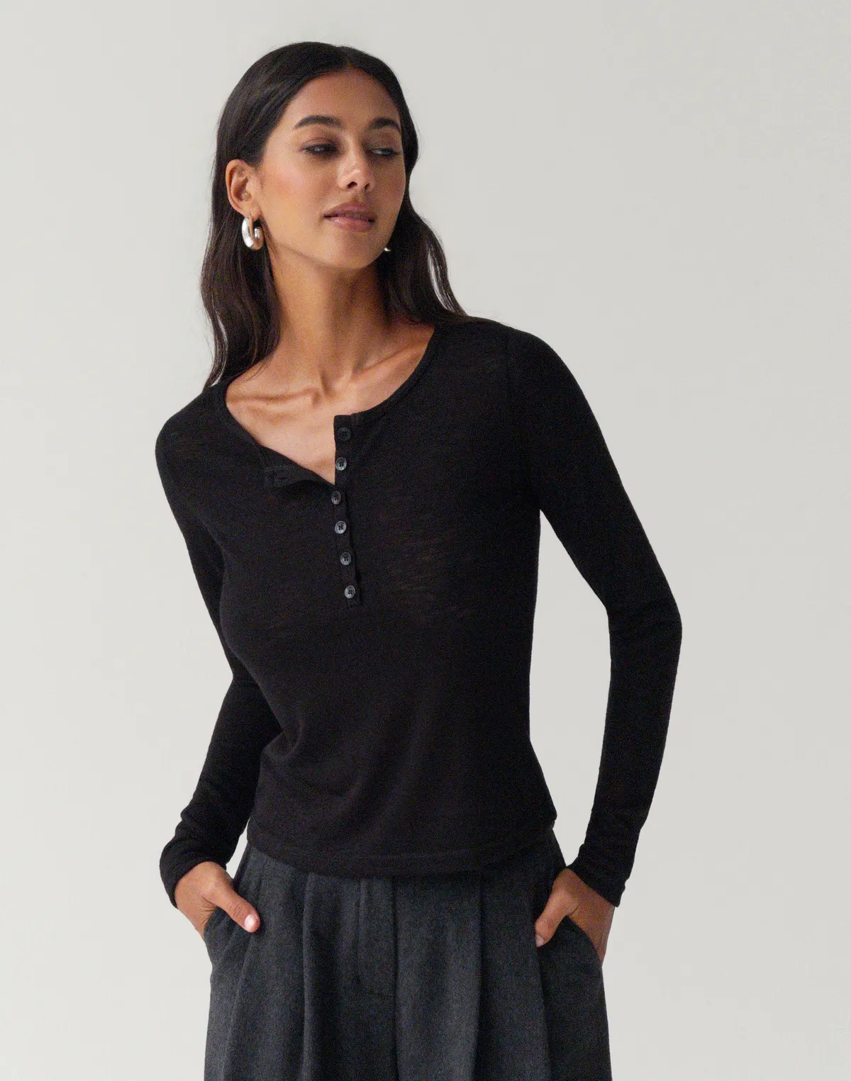 Напівпрозорий лонг на ґудзиках, чорний - Фото 7