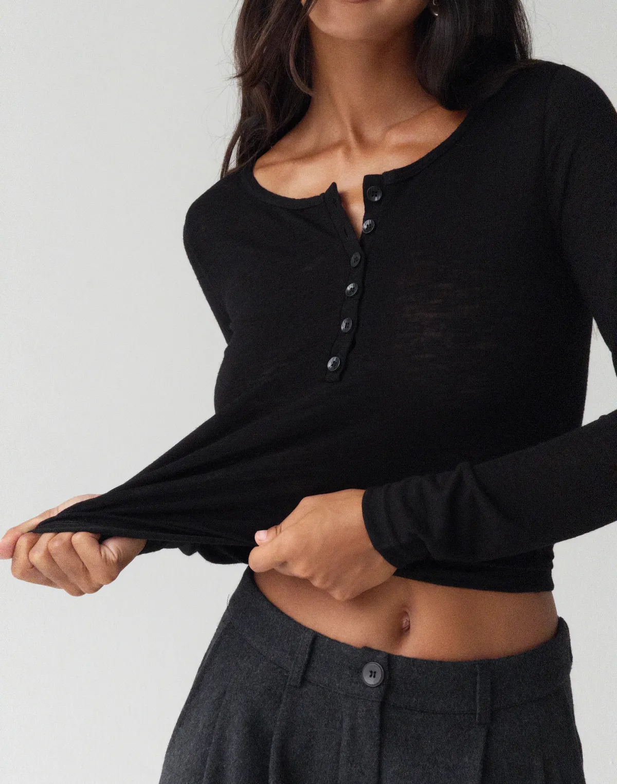 Напівпрозорий лонг на ґудзиках, чорний - Фото 5