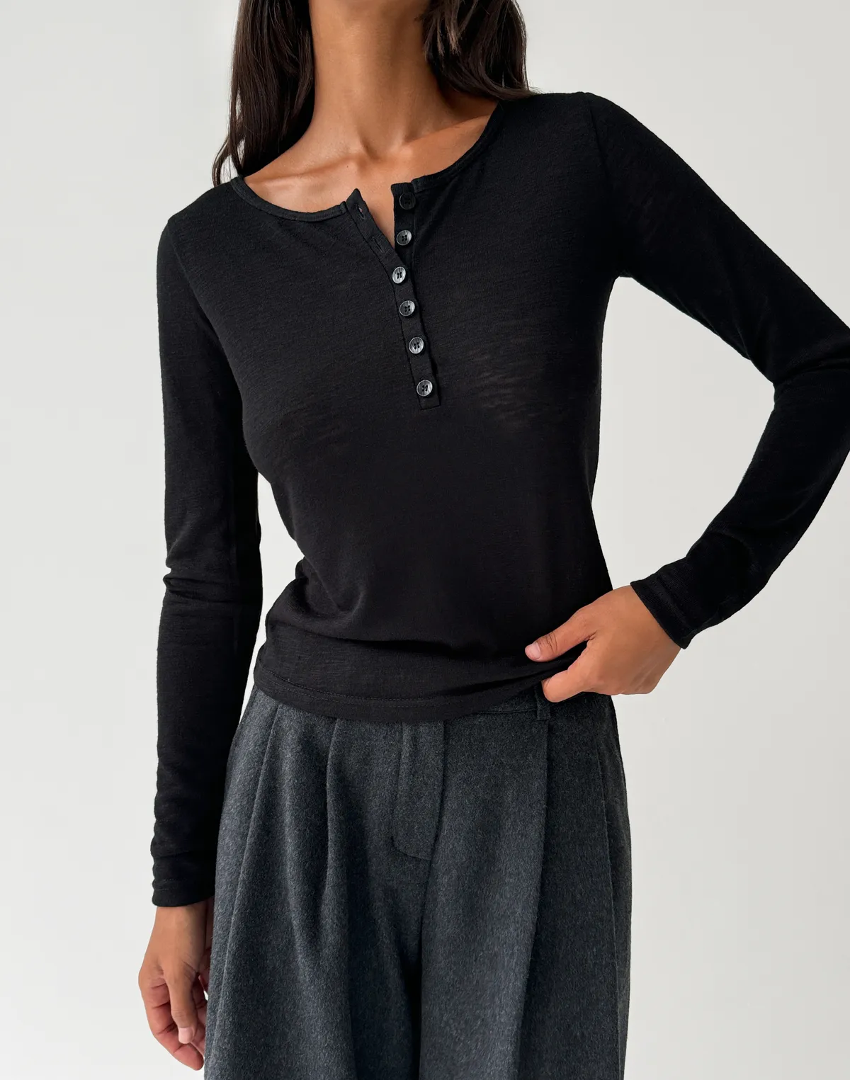 Напівпрозорий лонг на ґудзиках, чорний - Фото 1