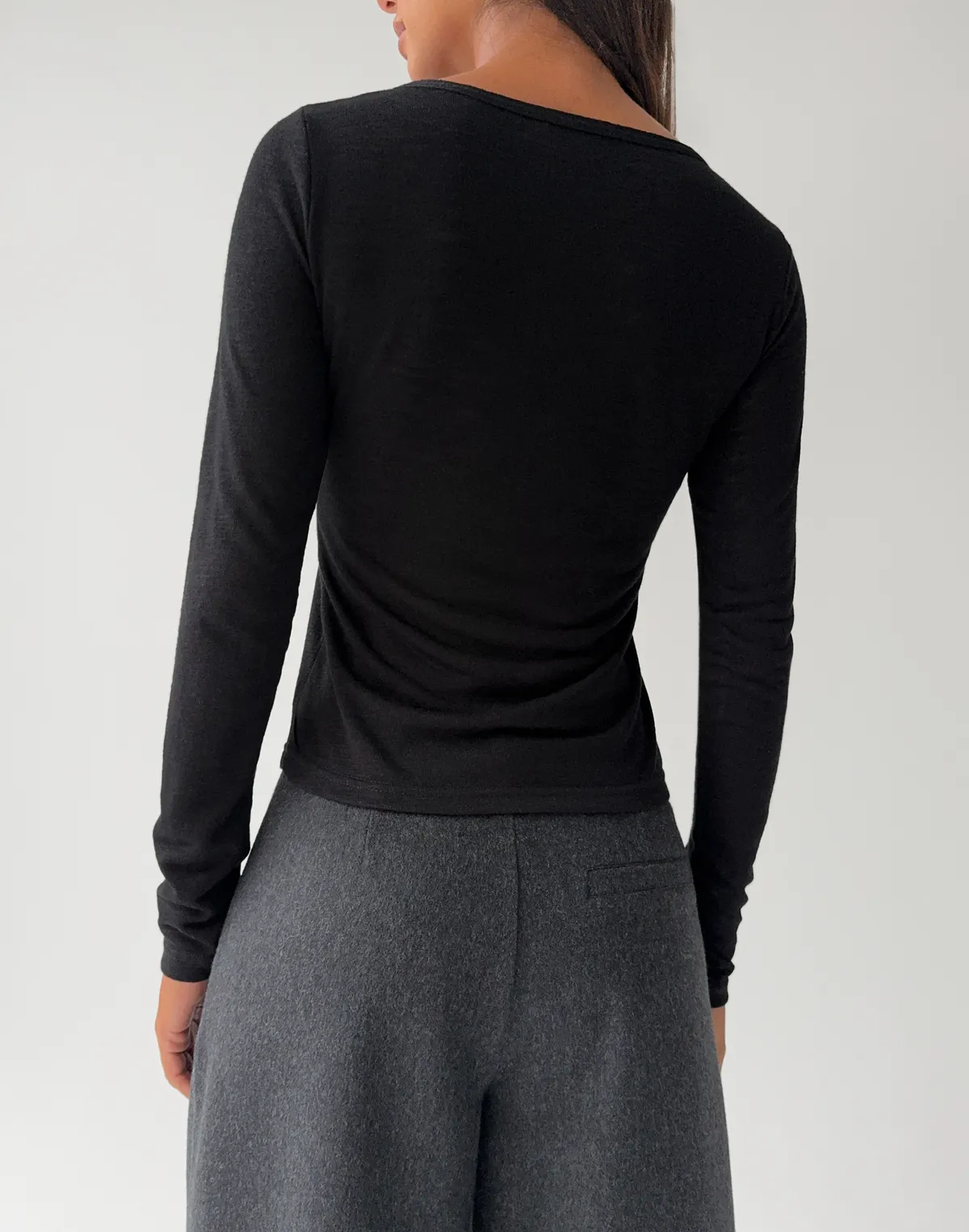 Напівпрозорий лонг на ґудзиках, чорний - Фото 2