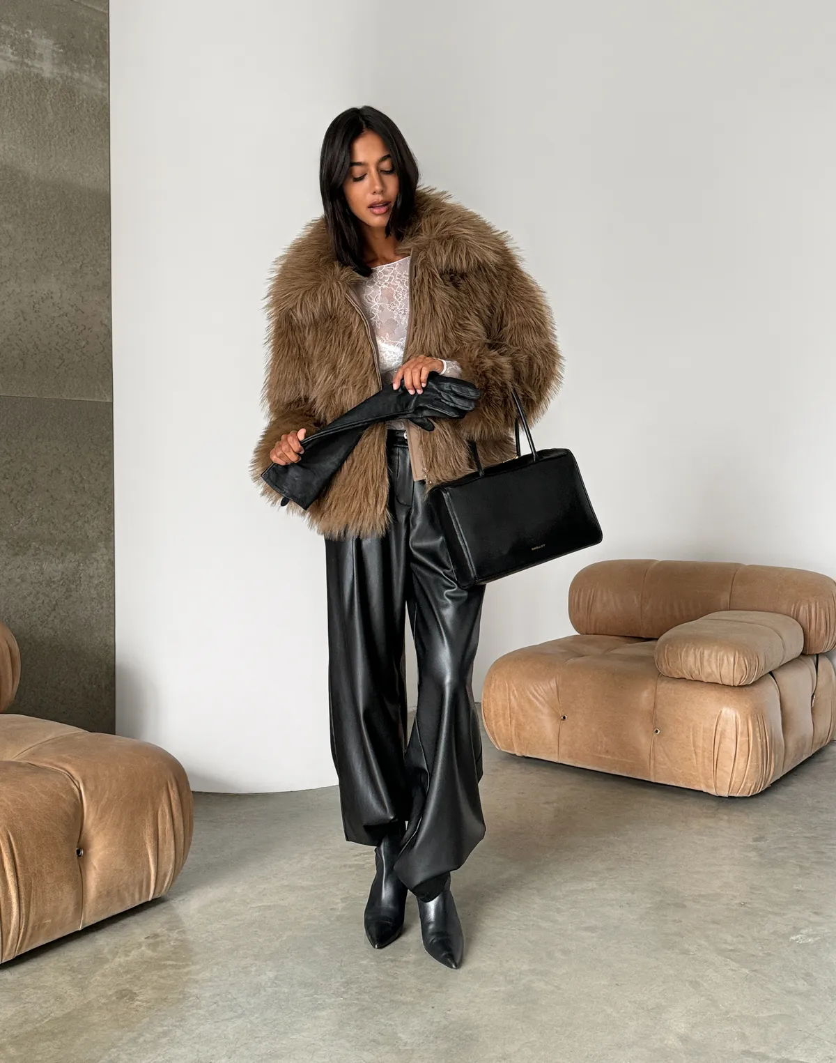 Шуба з еко хутра "як" з воротом-стійкою, коричнева - Фото 8