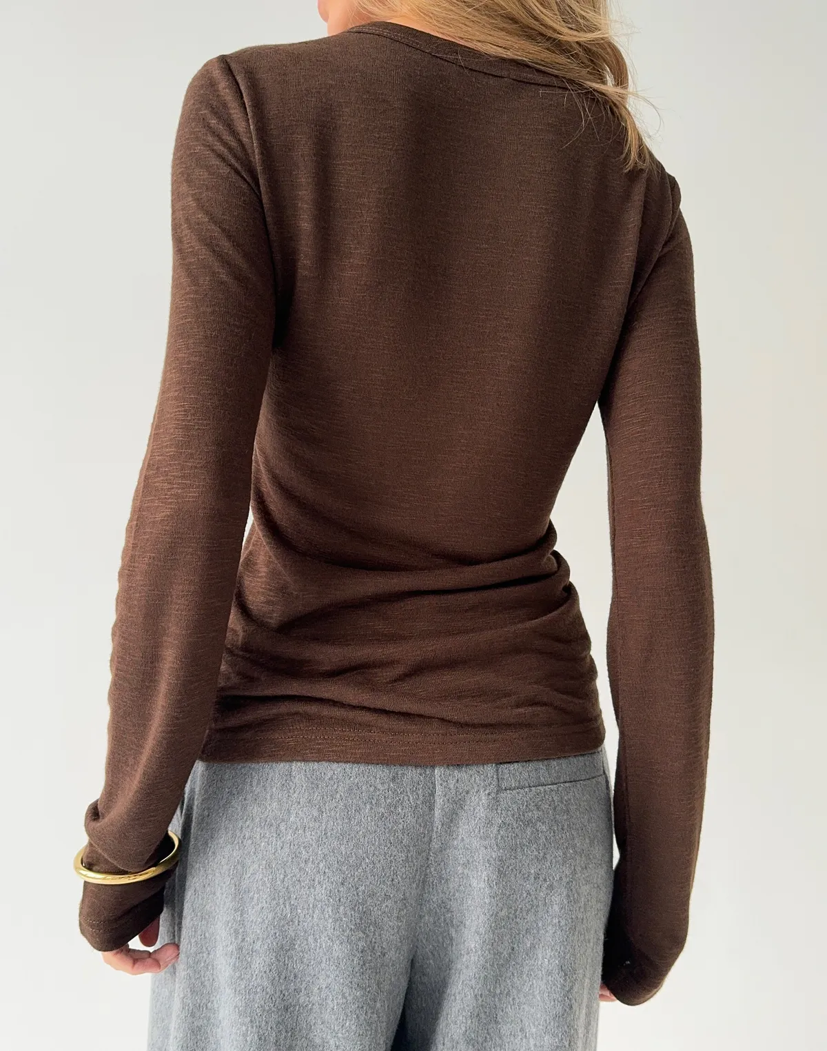 Dopasowany półprzezroczysty longsleeve, czekoladowy - Фото 2