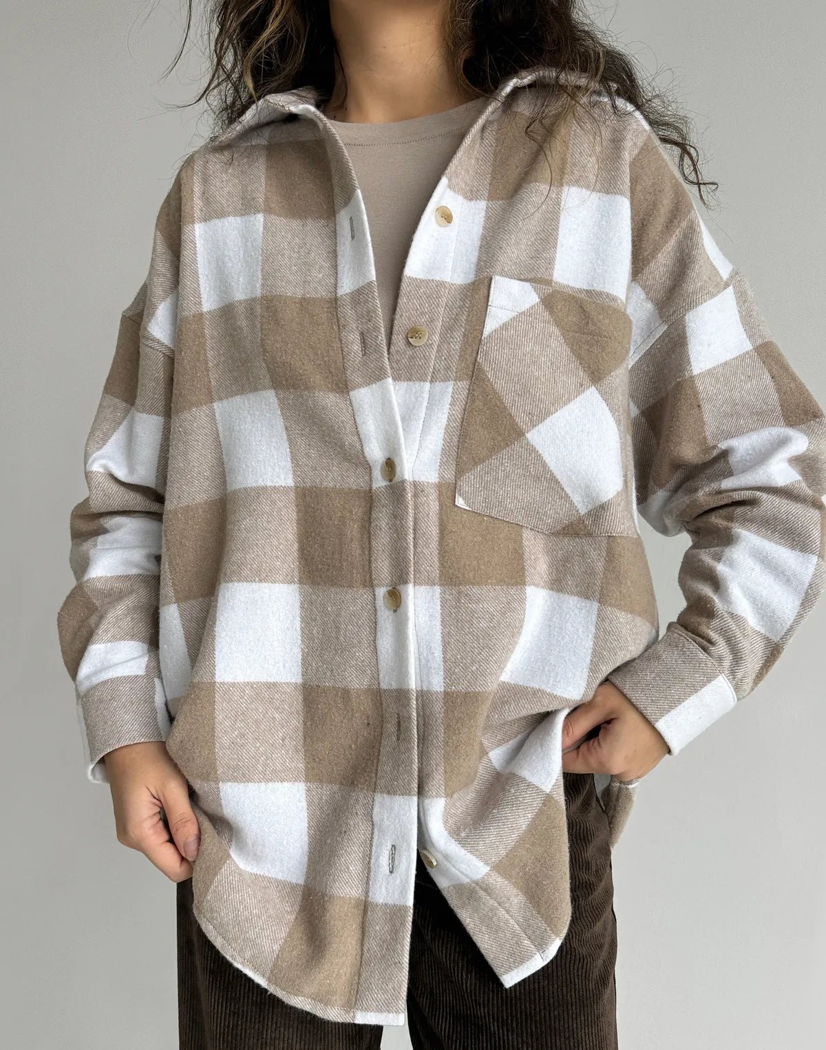 Ocieplana koszula w kratę, beżowo-biały - Фото 1