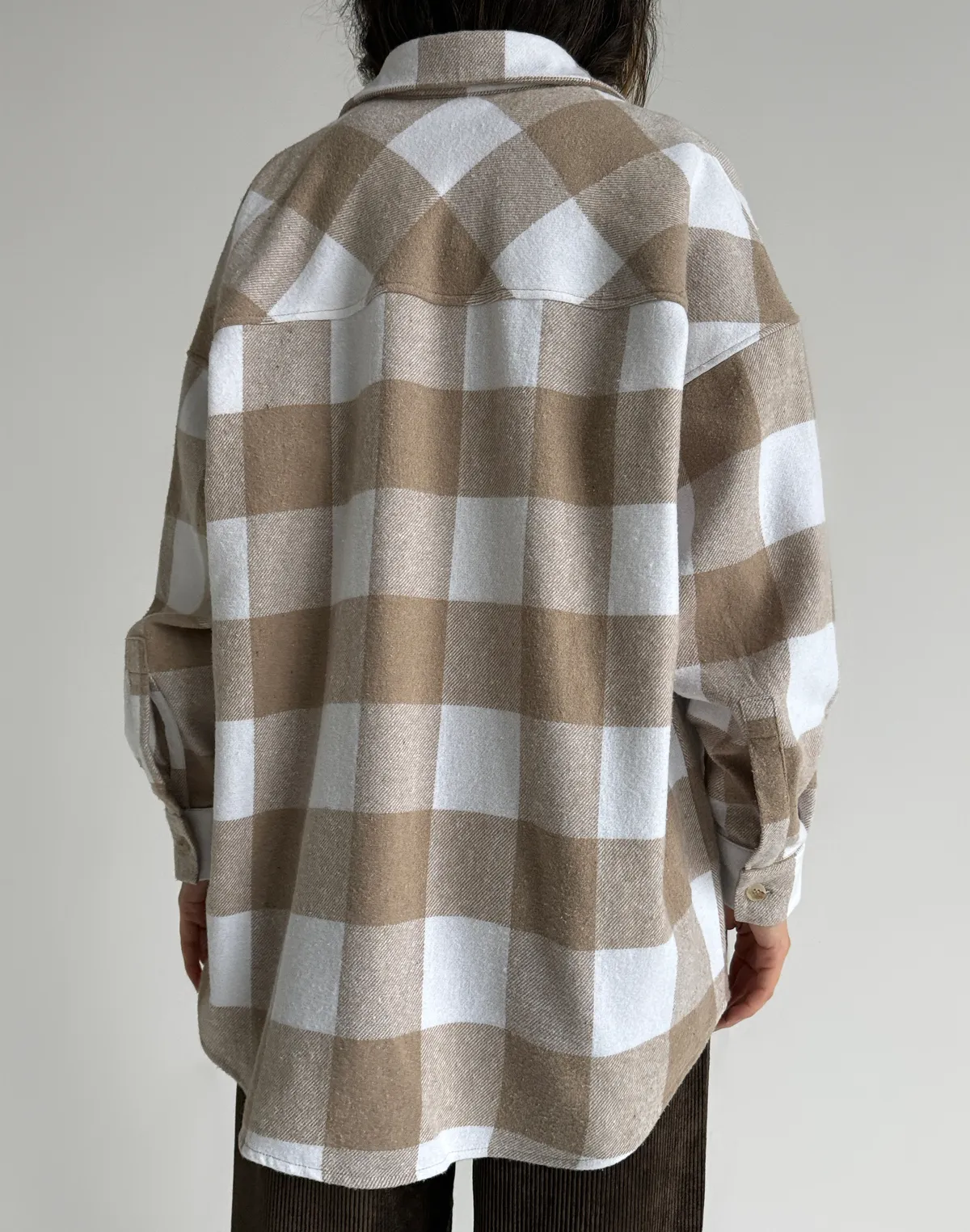 Ocieplana koszula w kratę, beżowo-biały - Фото 2