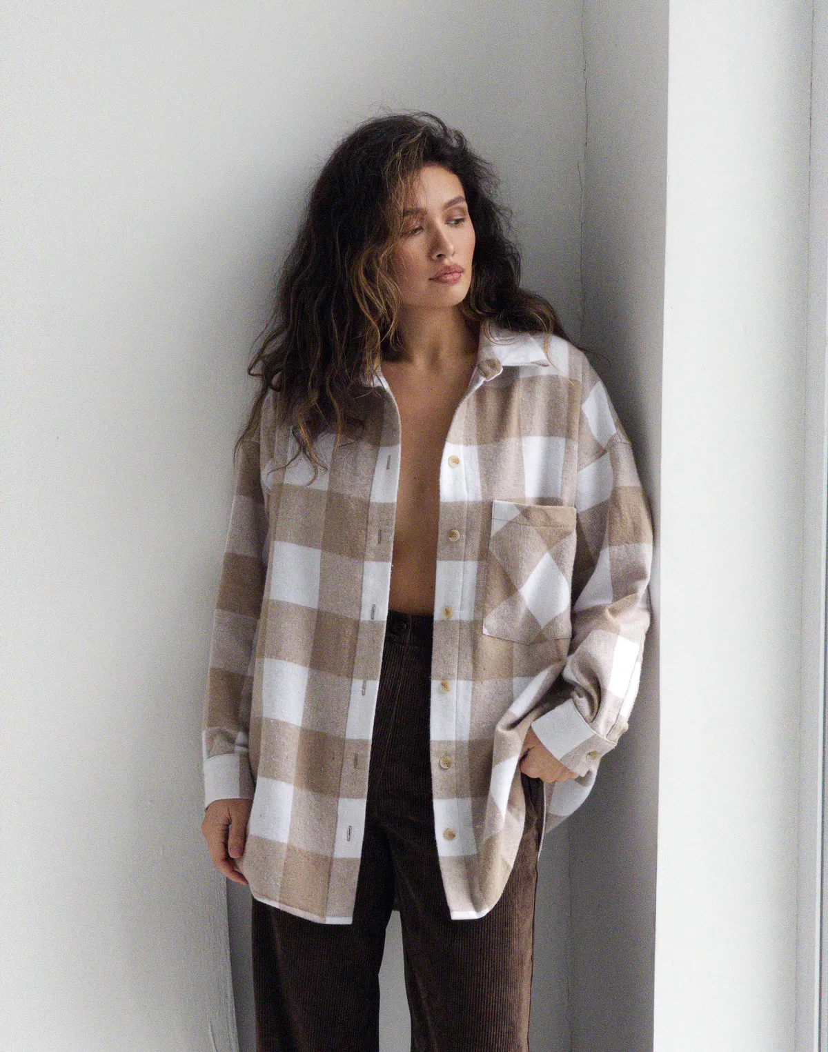 Ocieplana koszula w kratę, beżowo-biały - Фото 5