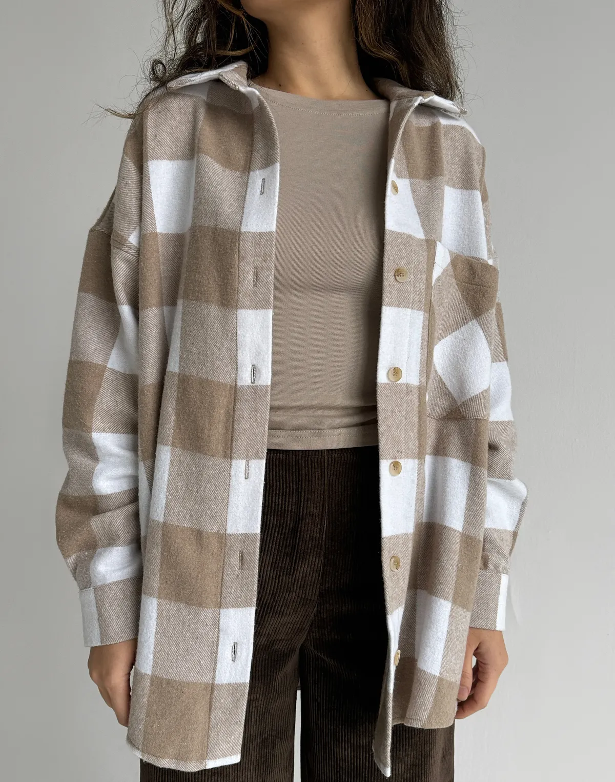 Ocieplana koszula w kratę, beżowo-biały - Фото 3