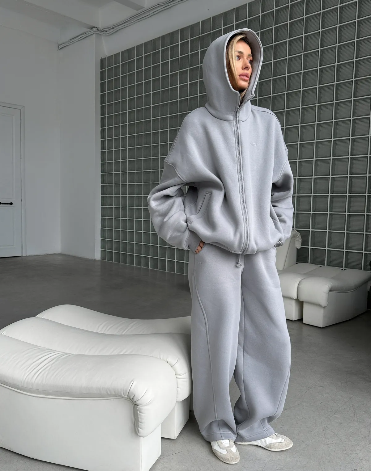 Комплект з начосом зіпер з високим коміром та штани вільного прямого крою, сірі - Фото 4