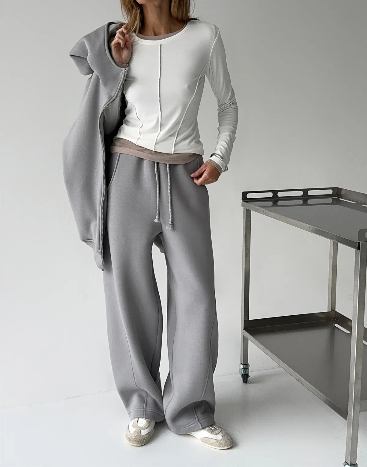 Штани з начосом вільного прямого крою, сірі - Фото 4