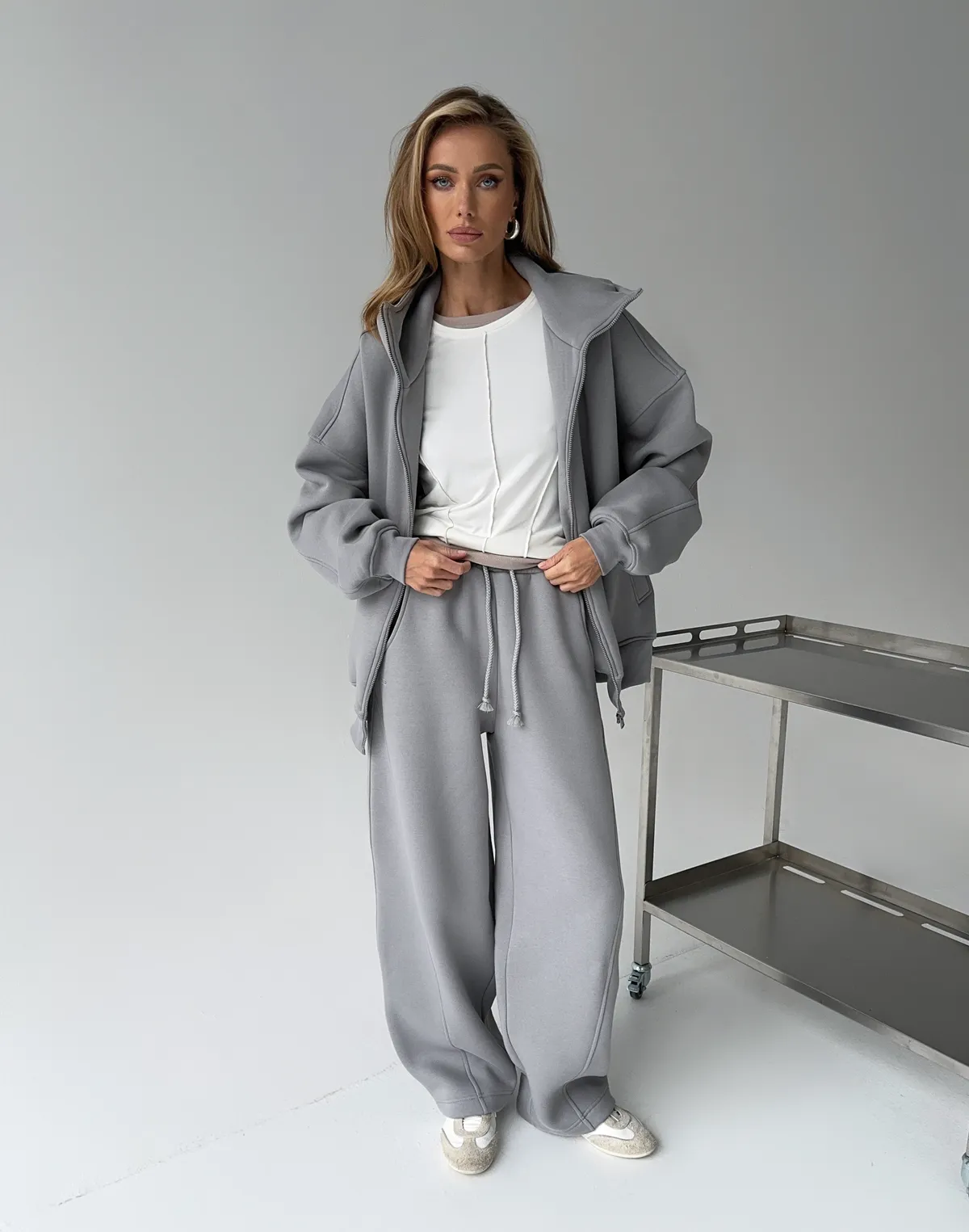 Штани з начосом вільного прямого крою, сірі - Фото 3