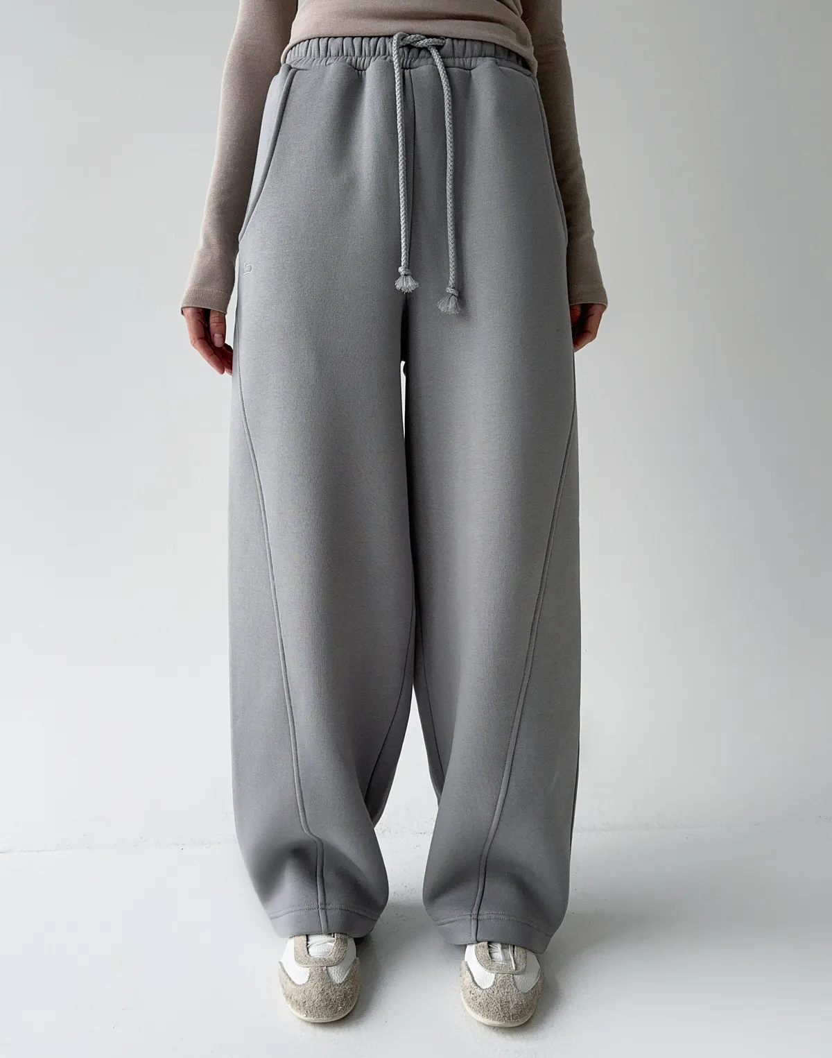 Штани з начосом вільного прямого крою, сірі - Фото 1