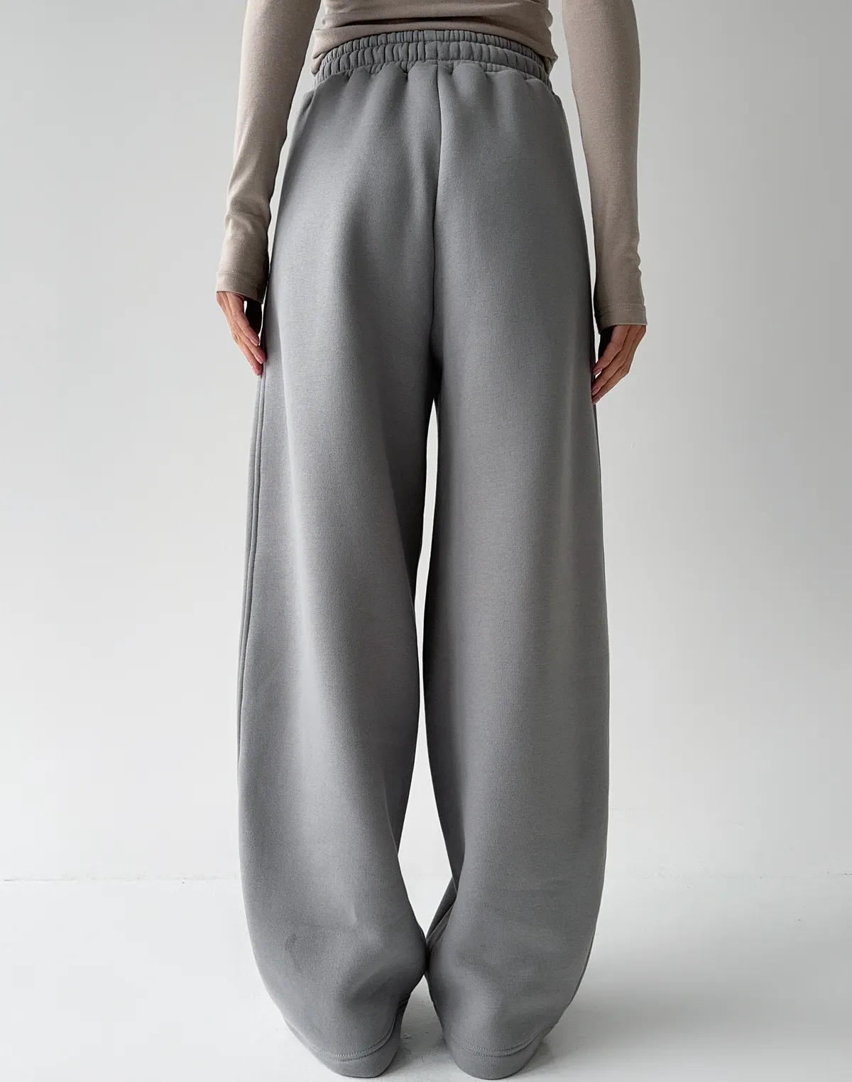 Штани з начосом вільного прямого крою, сірі - Фото 2
