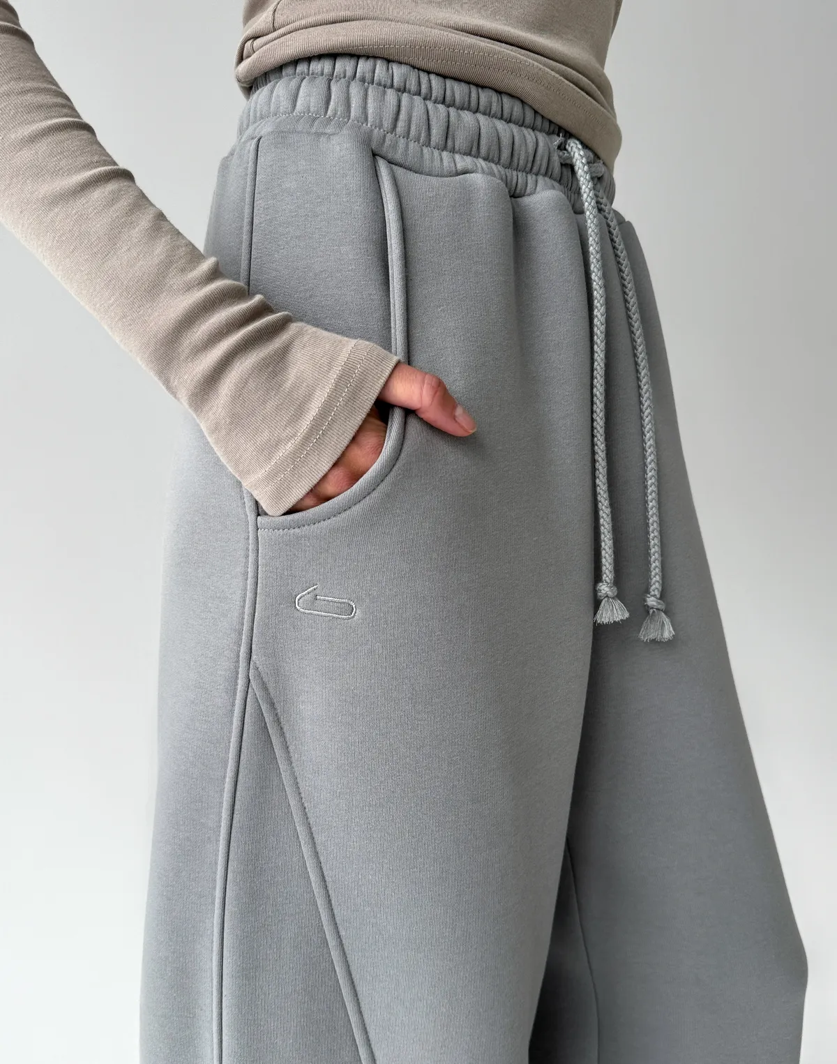 Штани з начосом вільного прямого крою, сірі - Фото 5