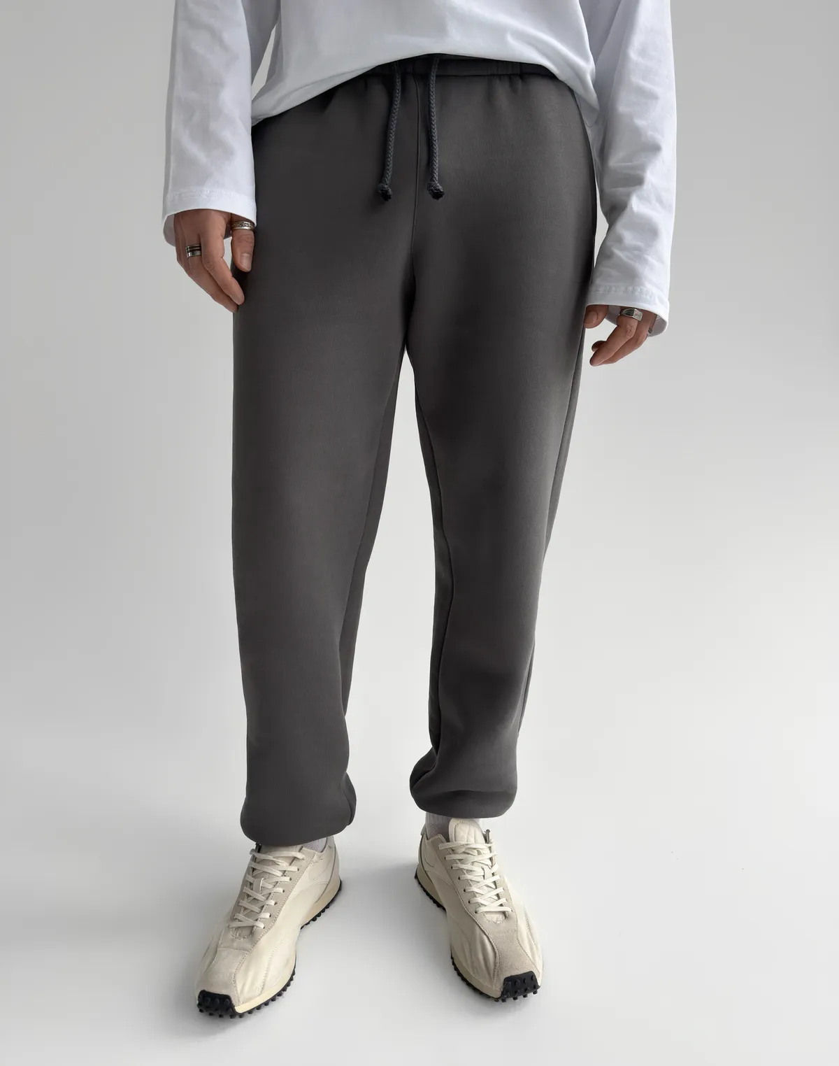 Штани спортивні з начосом чоловічі, темно-сірі - Фото 1