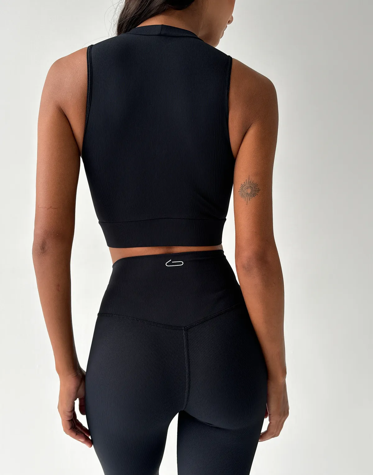 Топ спортивний на блискавці у рубчик, чорний - Фото 2