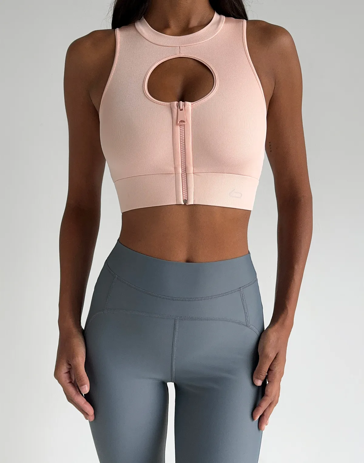 Топ спортивний на блискавці у рубчик, пастельно-персиковий - Фото 7