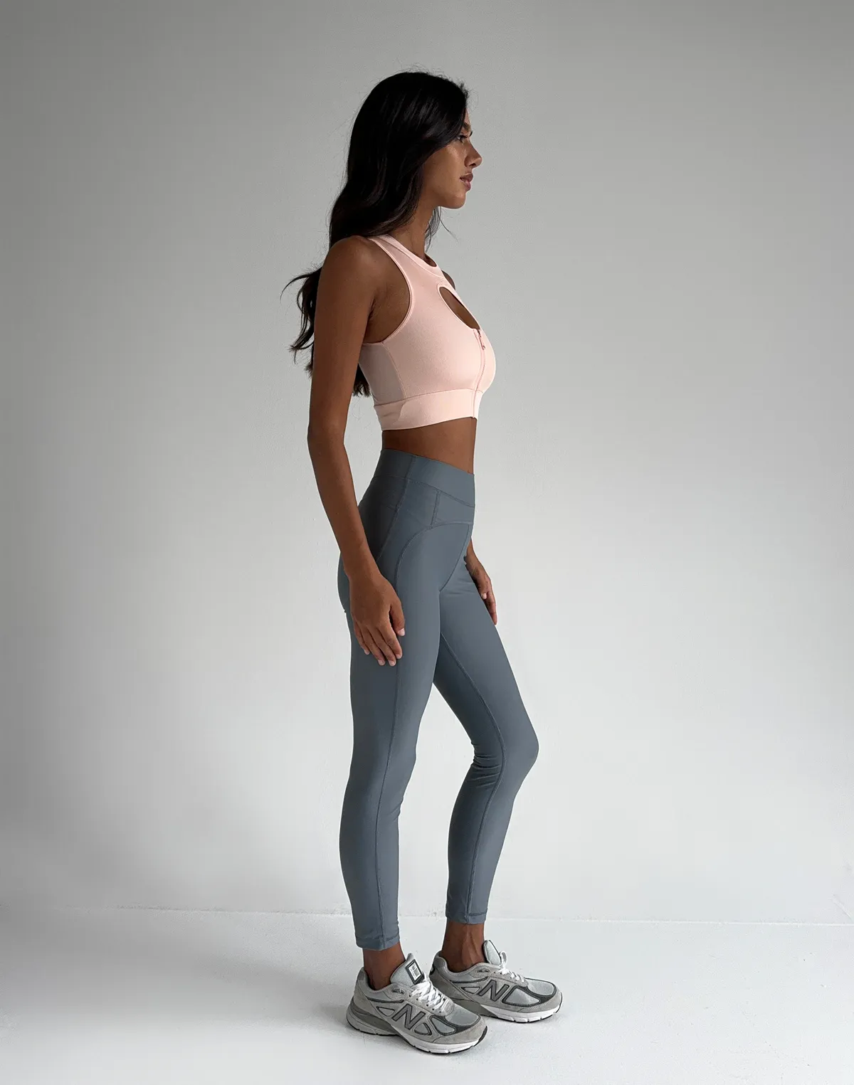 Топ спортивний на блискавці у рубчик, пастельно-персиковий - Фото 4