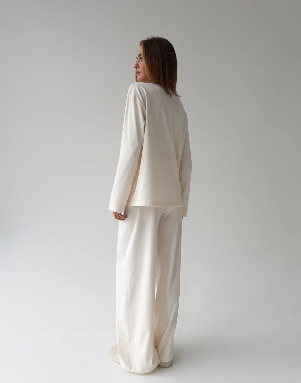 Комплект піжамний з ніжної бавовняної тканини лонгслів та штани, екрю - Фото 2