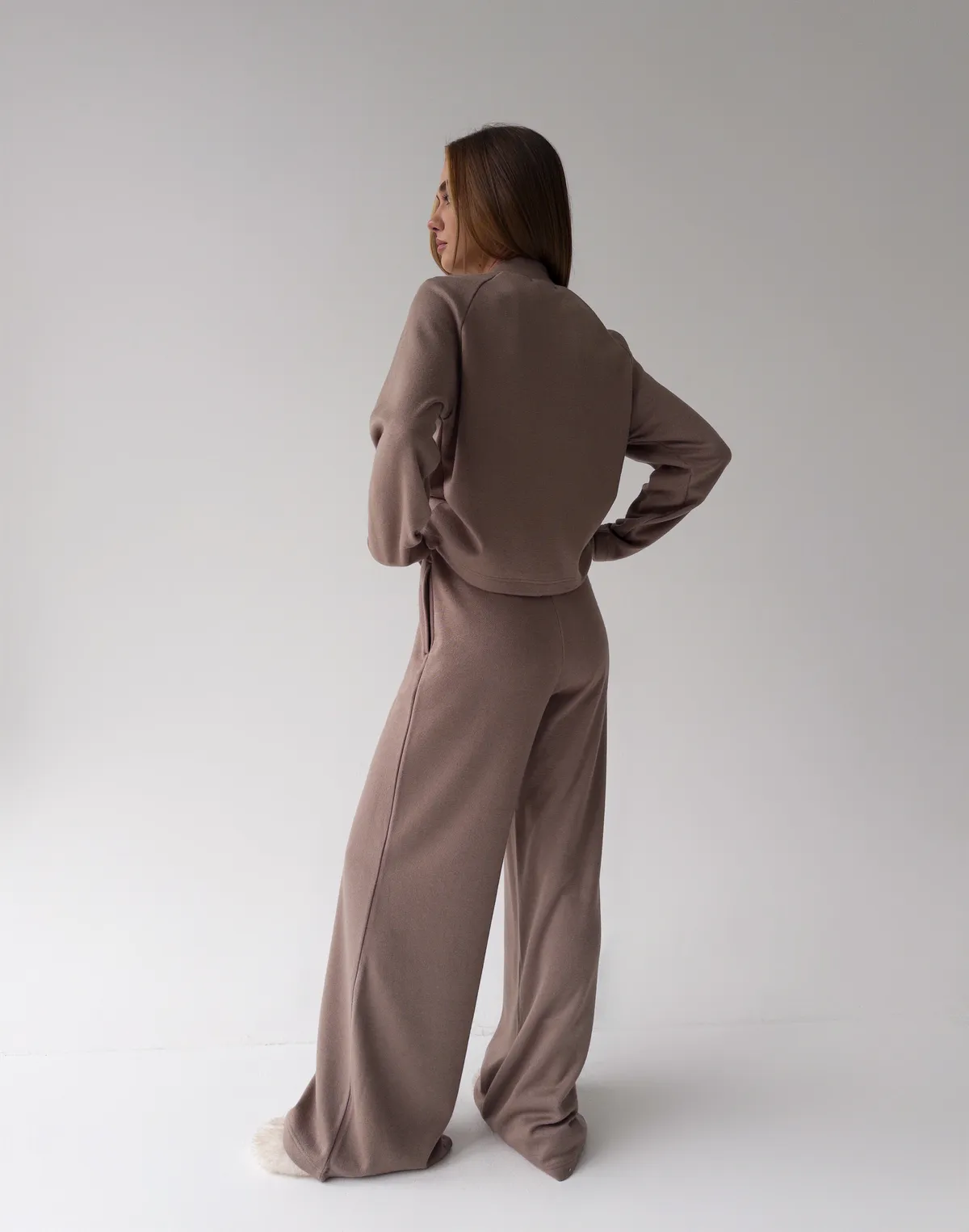 Комплект з ефектом ангори бомбер та прямі штани вільного крою зі шнурком, капучіно - Фото 2