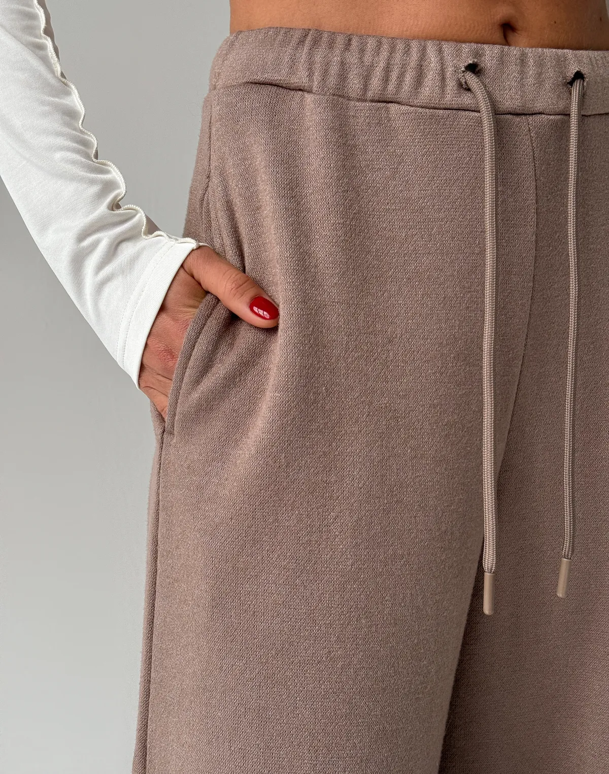 Прямі штани вільного крою зі шнурком з ефектом ангори, капучіно - Фото 6