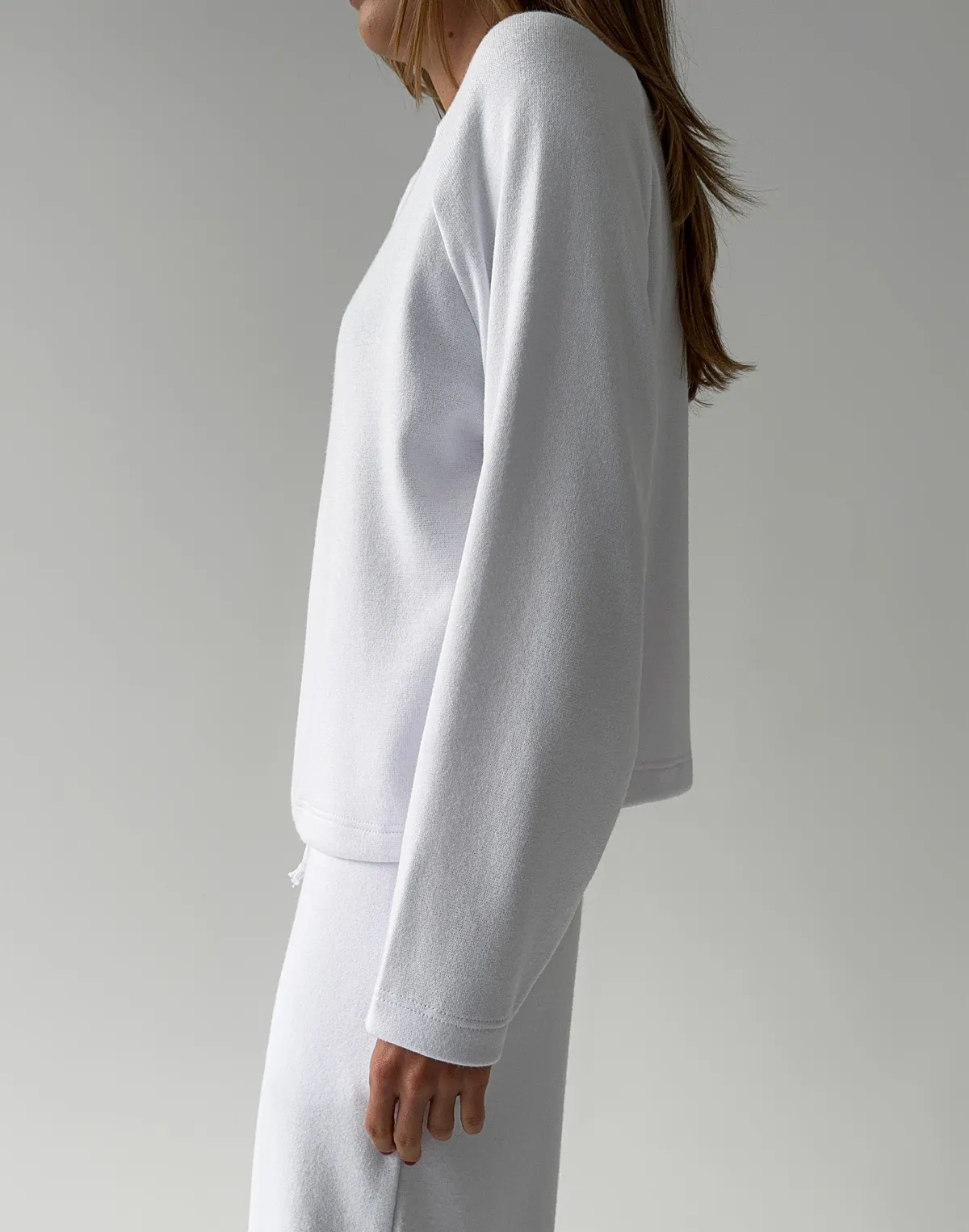 Бомбер з ефектом ангори, білий - Фото 4