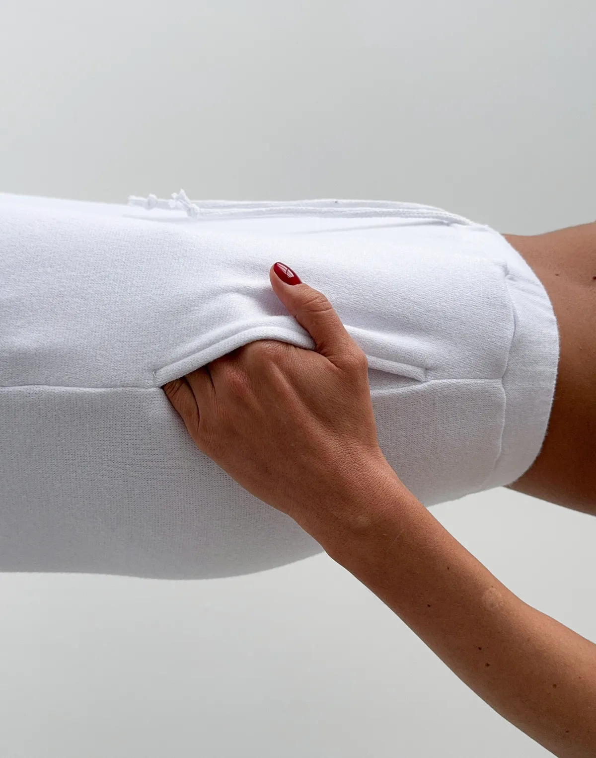 Прямі штани вільного крою зі шнурком з ефектом ангори, білі - Фото 5