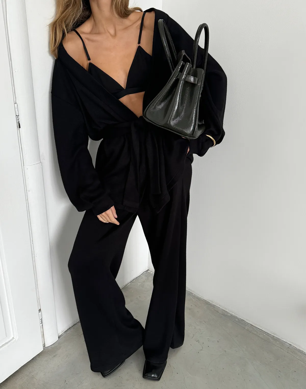 Штани прямого крою з тканини з імітацією ангори, чорні - Фото 8