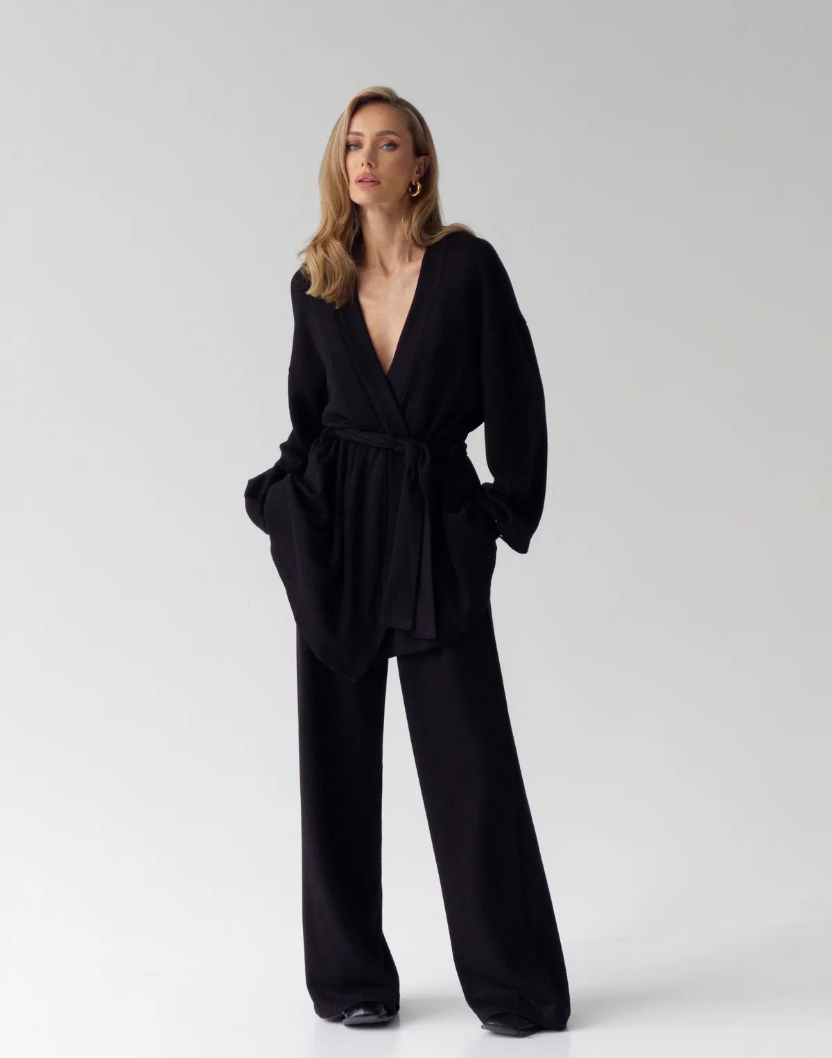 Штани прямого крою з тканини з імітацією ангори, чорні - Фото 3