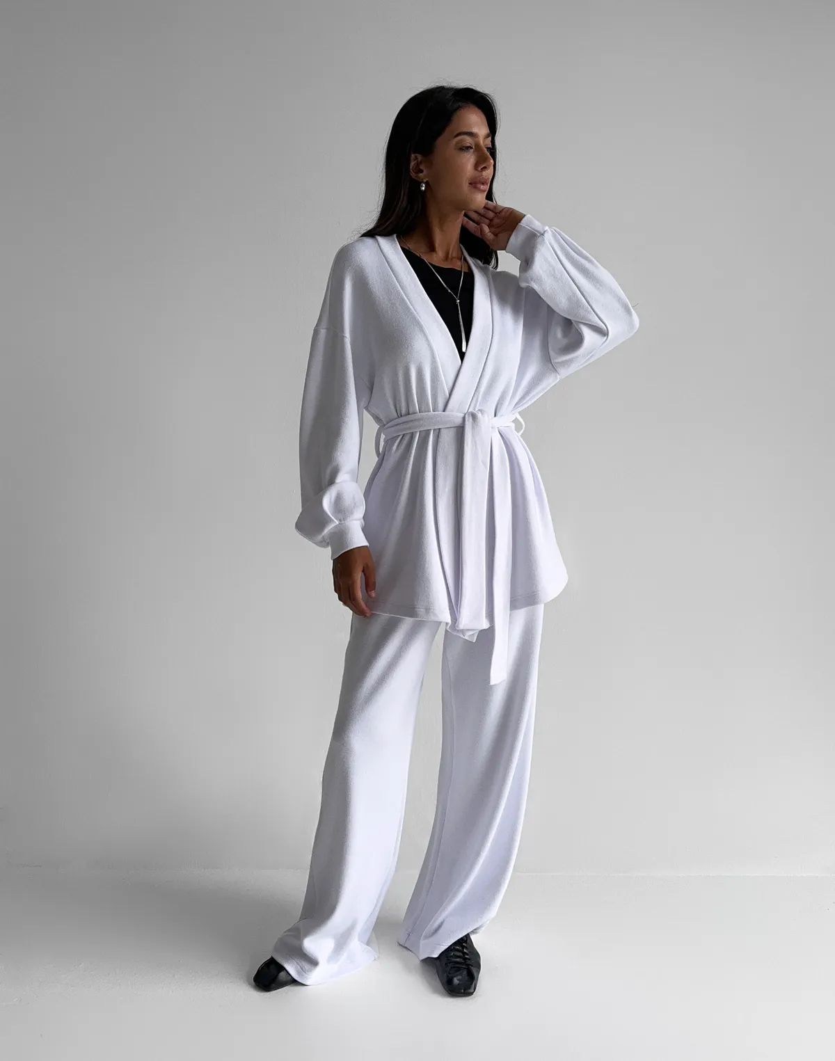 Штани прямого крою з тканини з імітацією ангори, білі - Фото 7