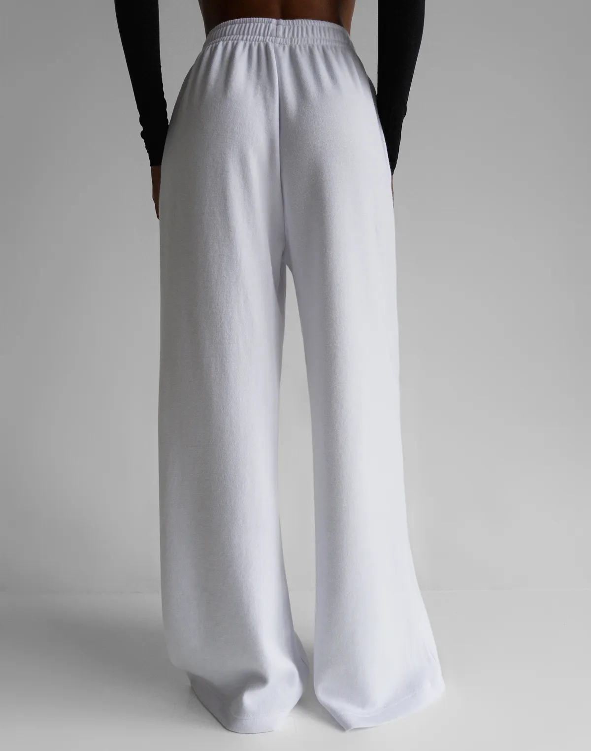 Штани прямого крою з тканини з імітацією ангори, білі - Фото 2