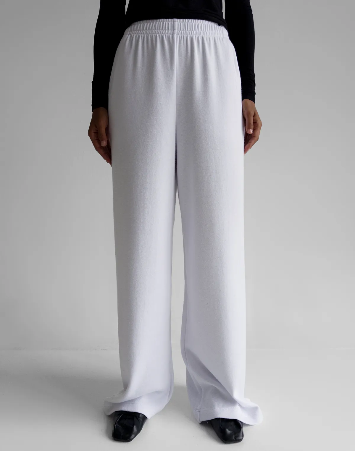Штани прямого крою з тканини з імітацією ангори, білі - Фото 1