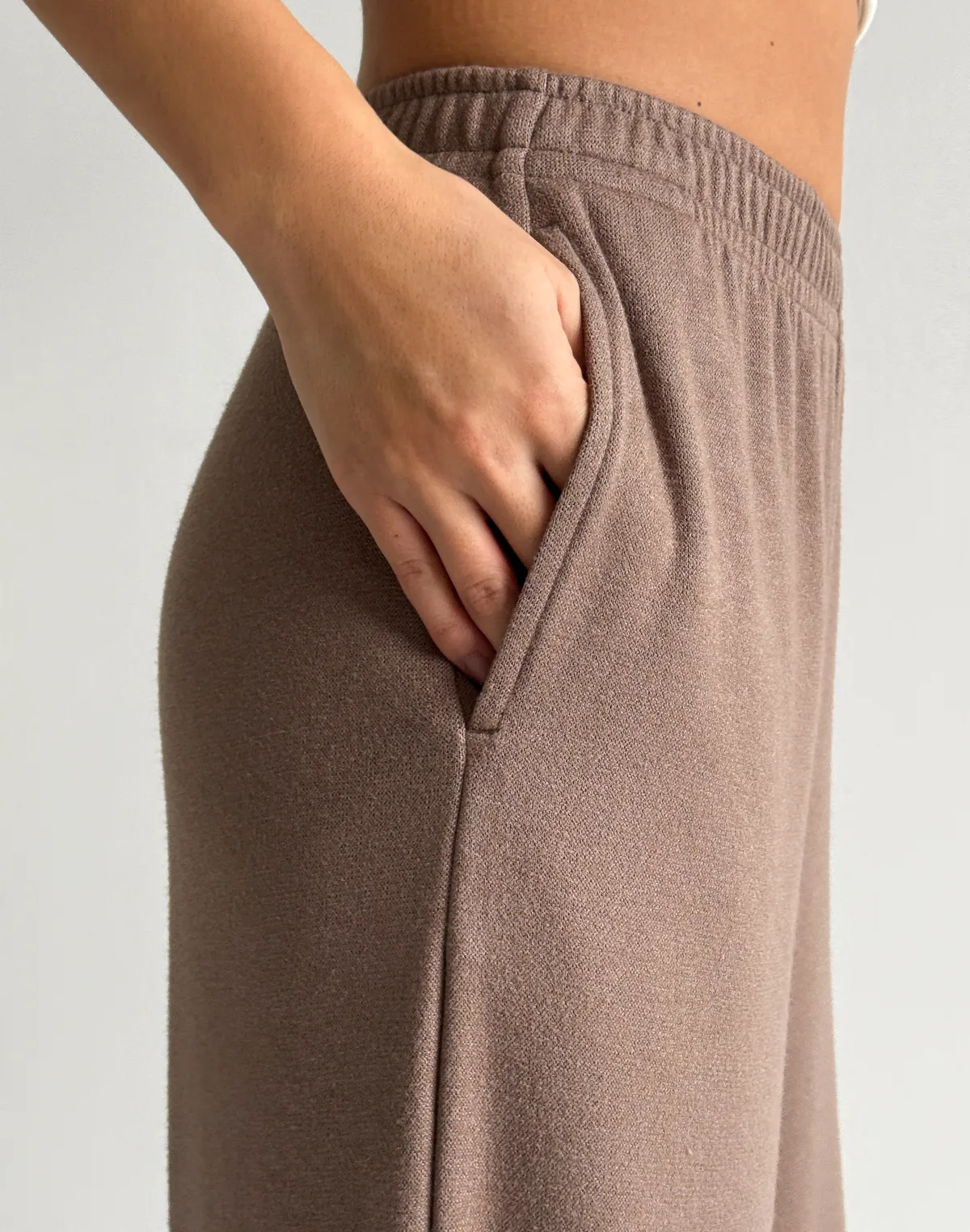 Штани прямого крою з тканини з імітацією ангори, капучіно - Фото 7