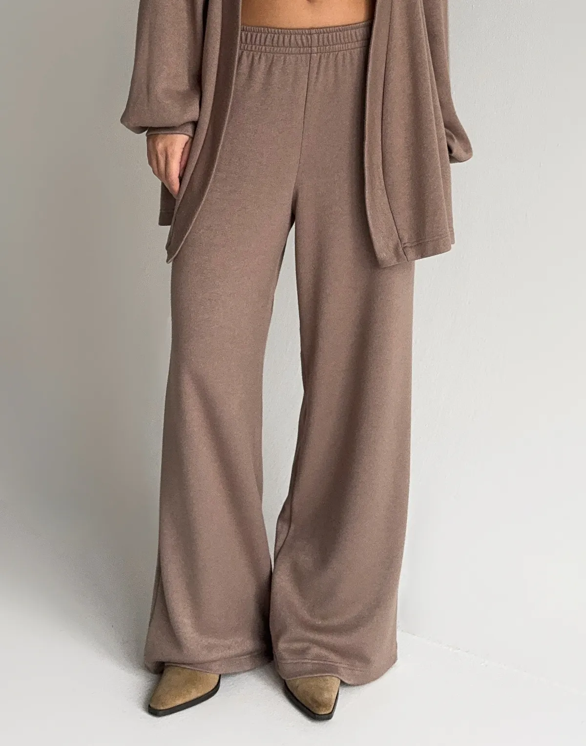 Штани прямого крою з тканини з імітацією ангори, капучіно - Фото 1
