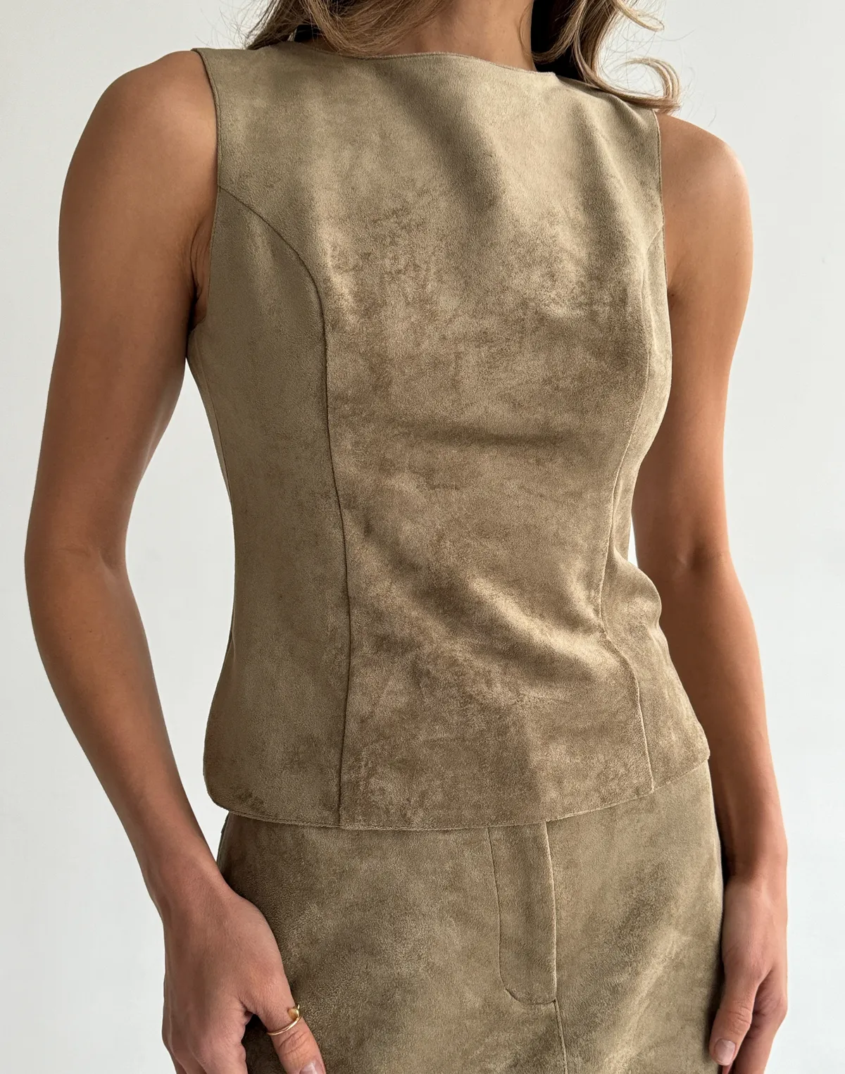 Топ з екозамші з відкритою спиною, олива - Фото 6