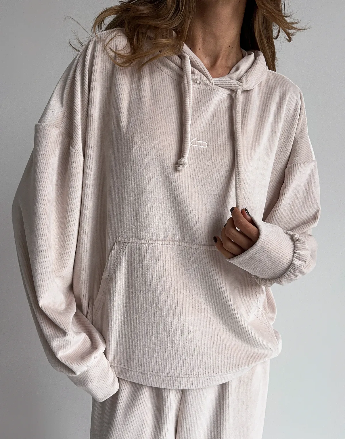 Худі вельветовий жіночий вкорочений, пудровий беж - Фото 7