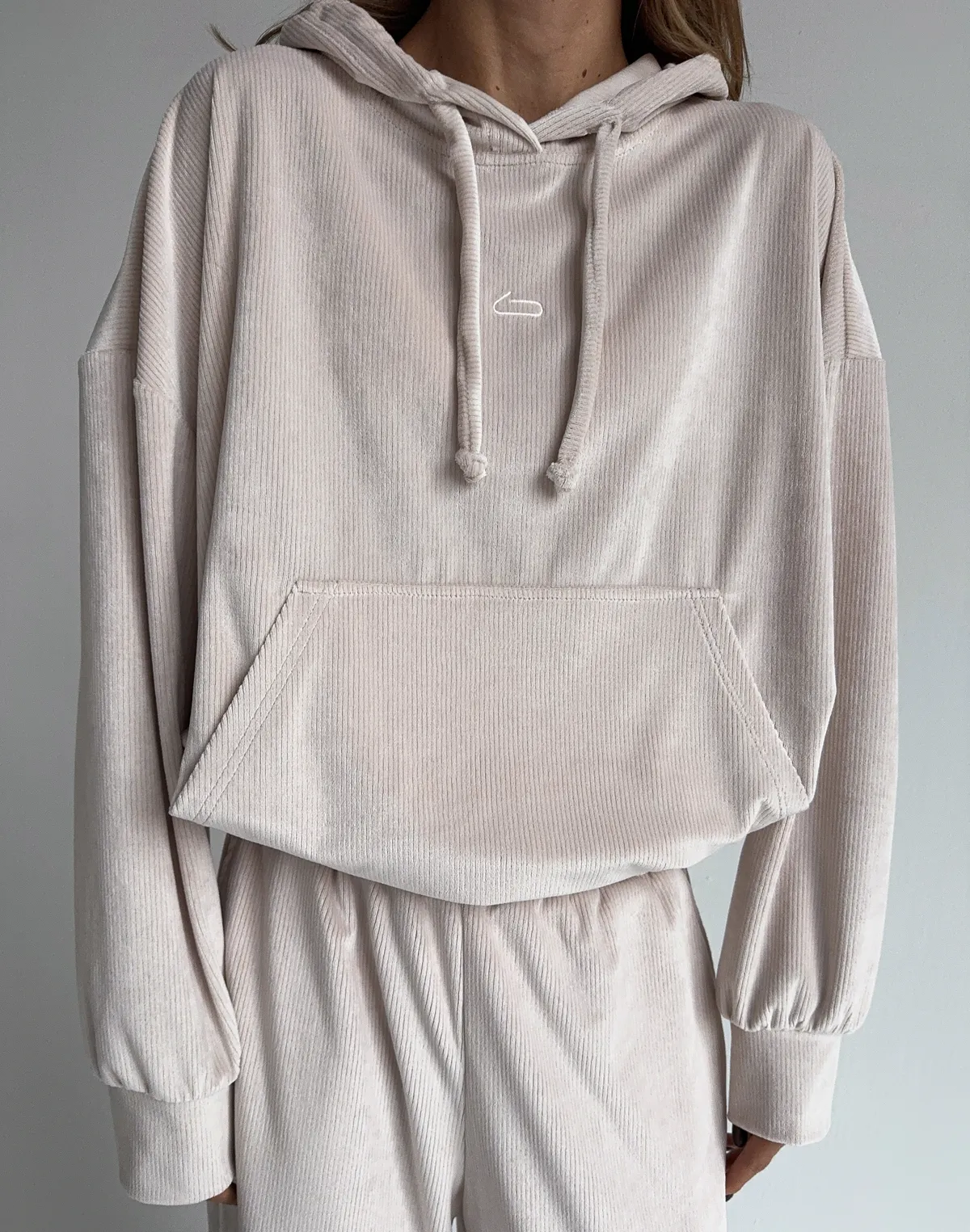 Худі вельветовий жіночий вкорочений, пудровий беж - Фото 8