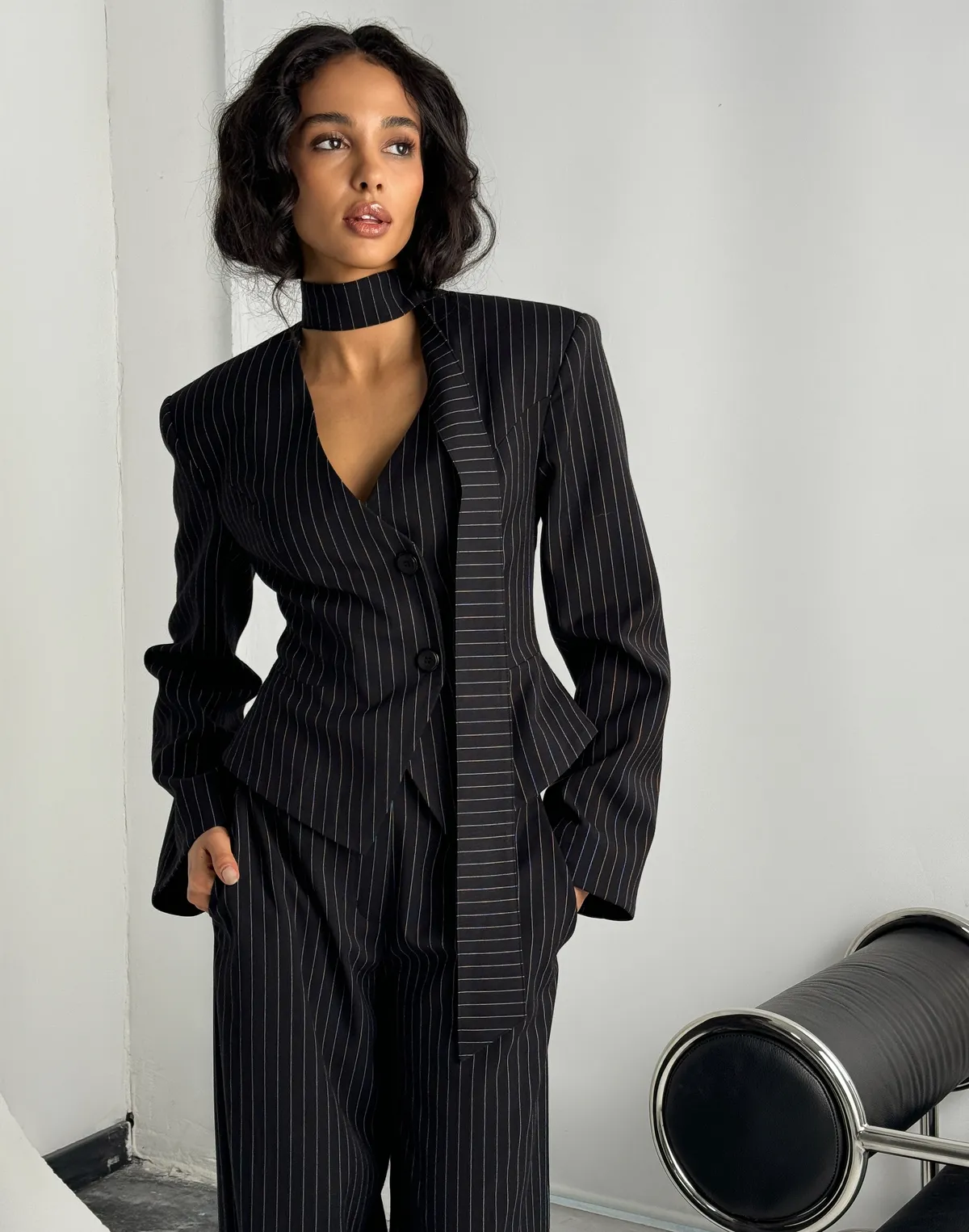 Жакет вкорочений у смужку приталений, чорний - Фото 8