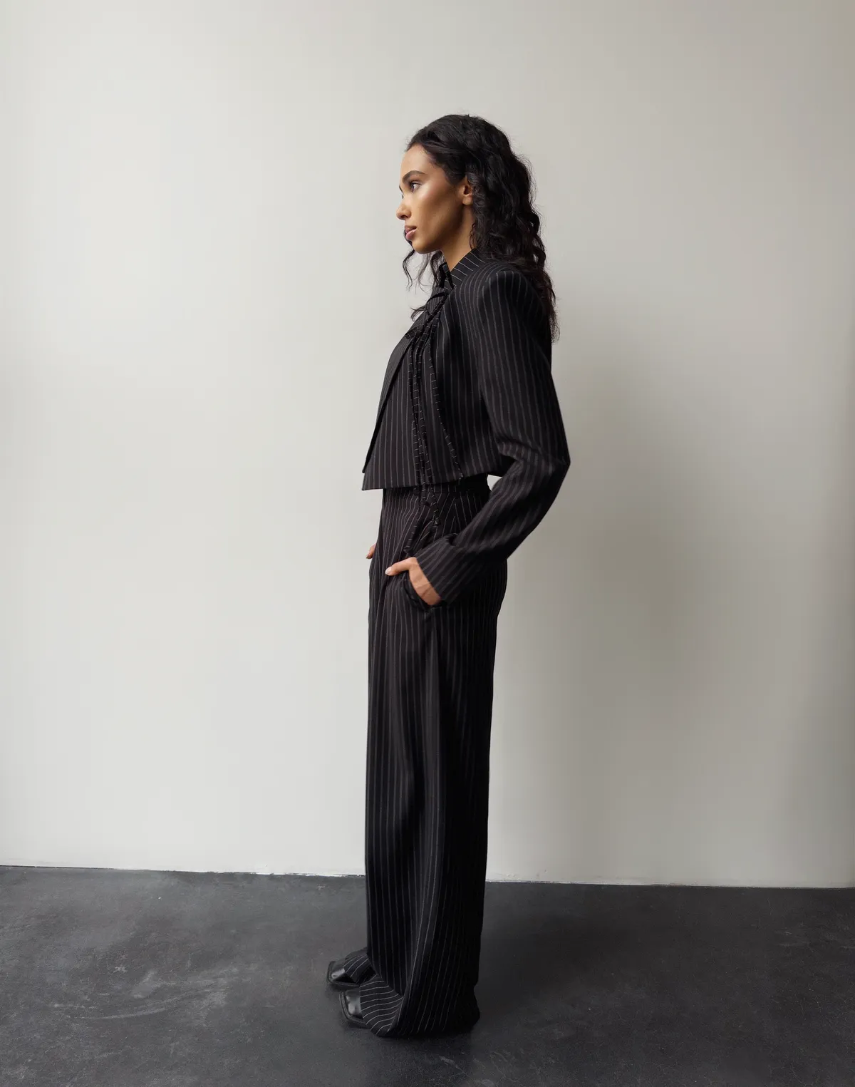 Штани у смужку вільного крою, чорні - Фото 3